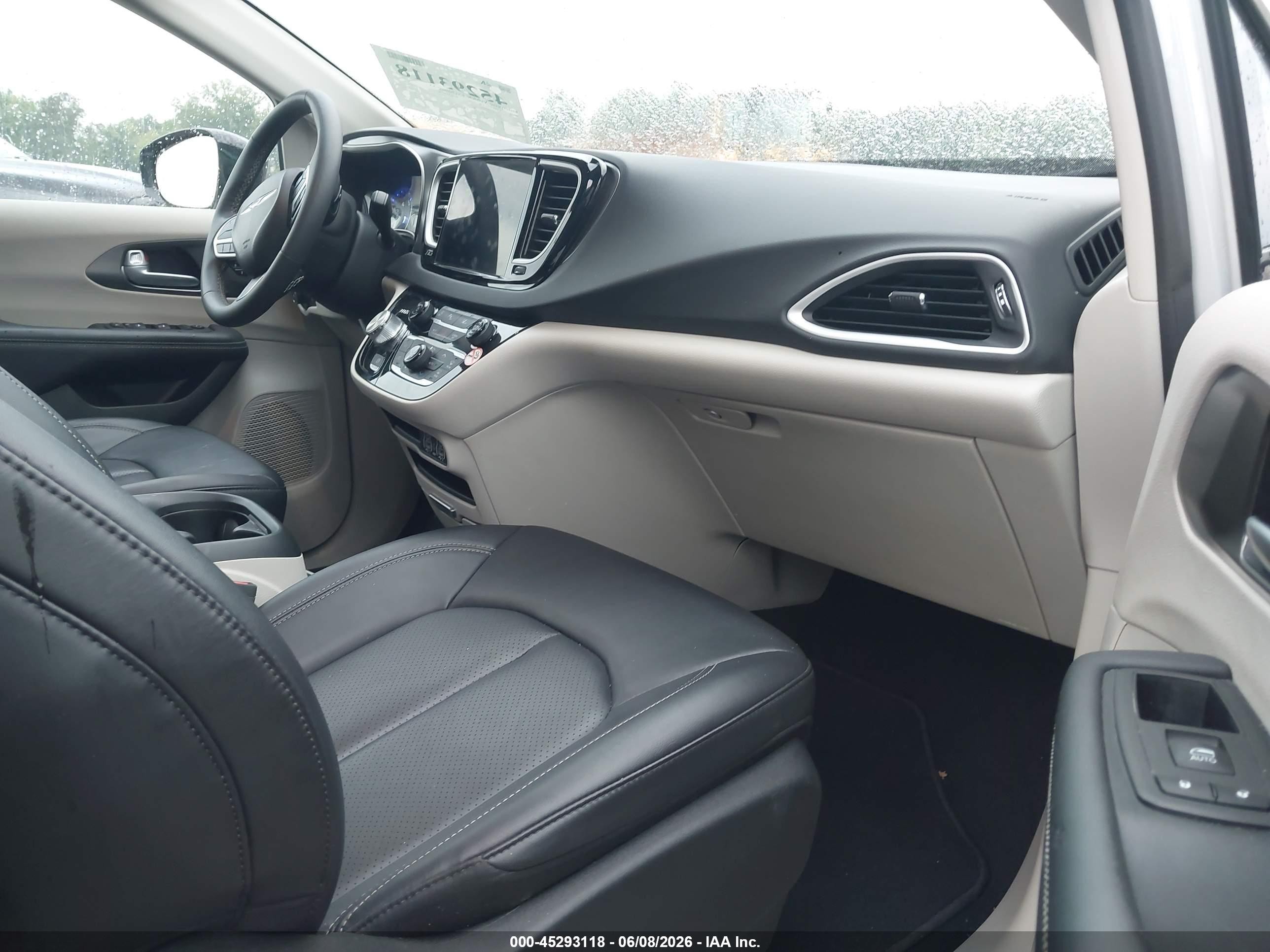 2024 Chrysler Pacifica Touring L Gray vin: 2C4RC1BG5RR162160