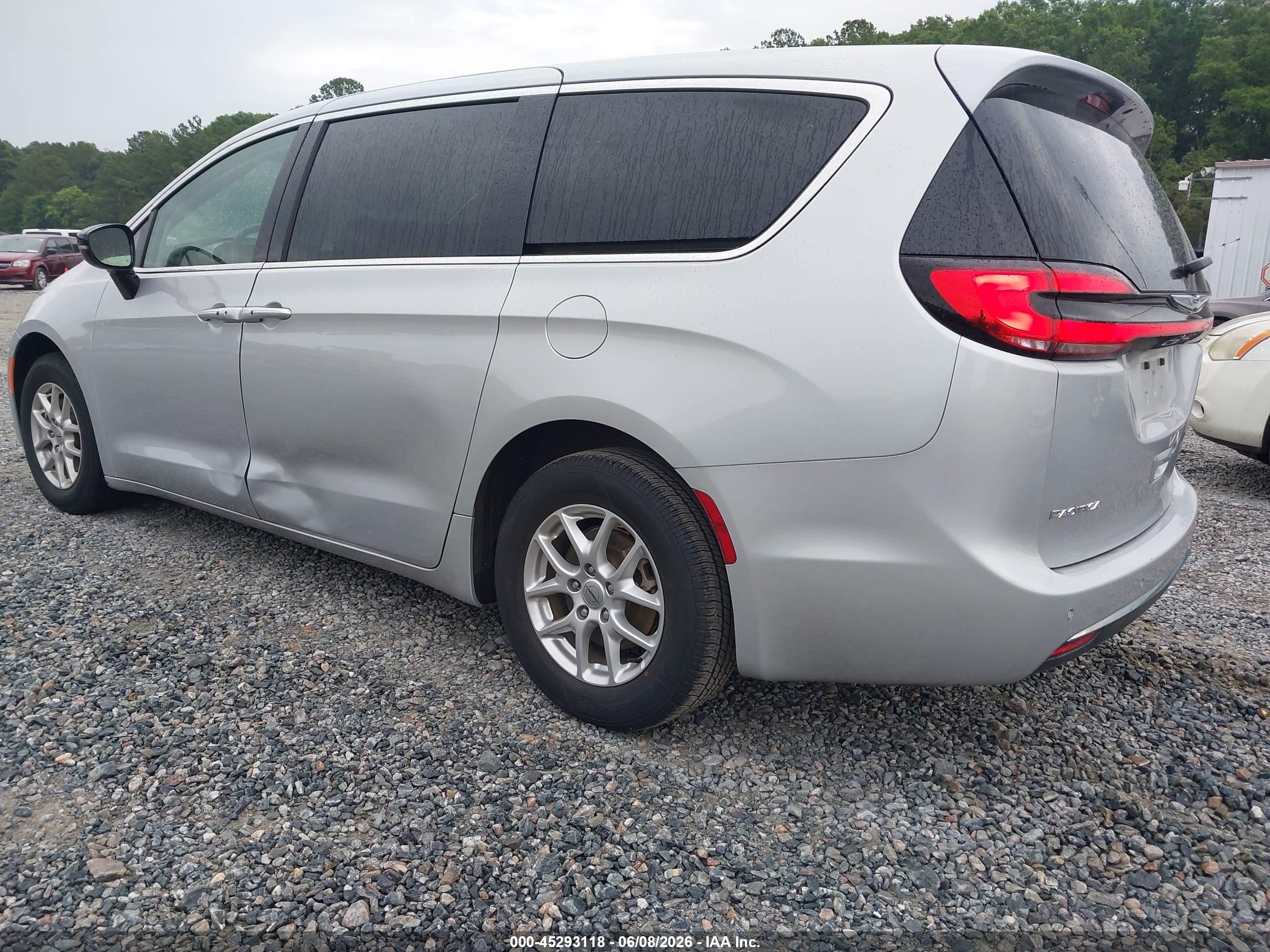 2024 Chrysler Pacifica Touring L Gray vin: 2C4RC1BG5RR162160