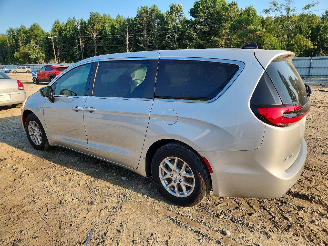 2026 Chrysler Pacifica Select Серебряный vin: 2C4RC1BG5TR212501