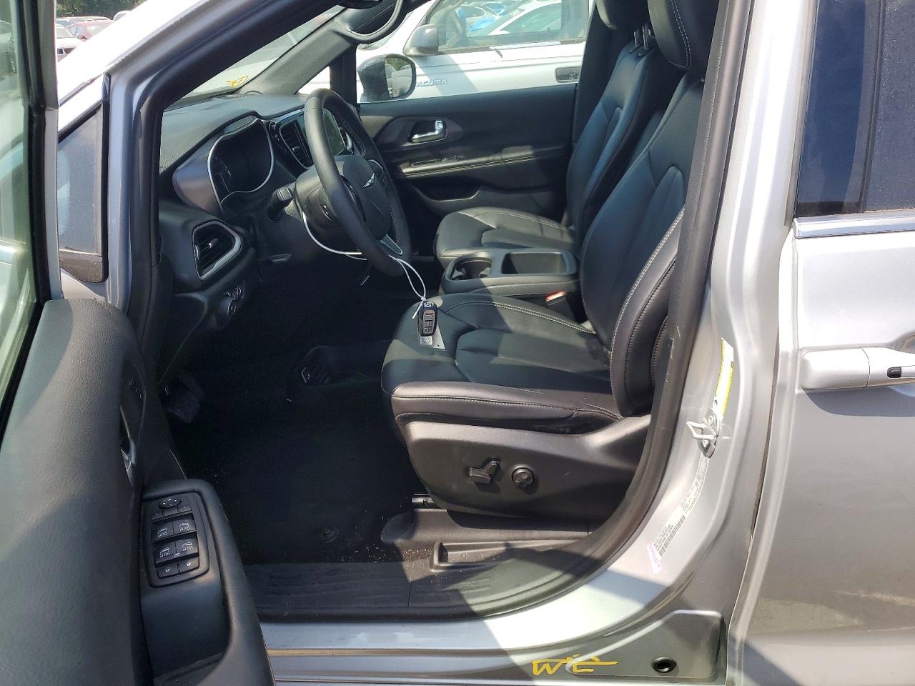 2026 Chrysler Pacifica Select Серебряный vin: 2C4RC1BG5TR212501
