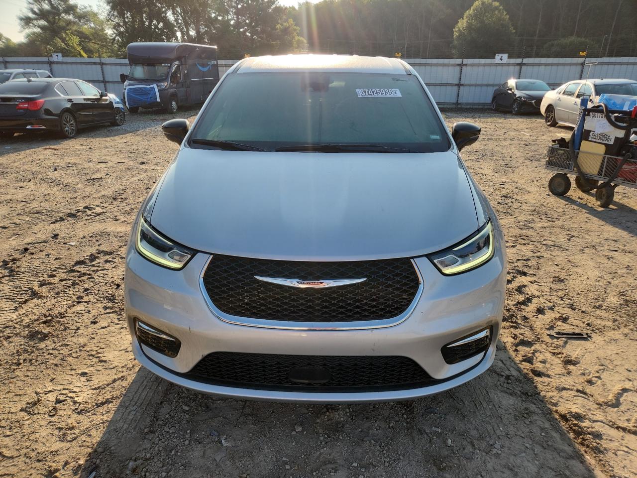 2026 Chrysler Pacifica Select Серебряный vin: 2C4RC1BG5TR212501 Damage: Front Bumper, Multiple Scratches Heavy, 5