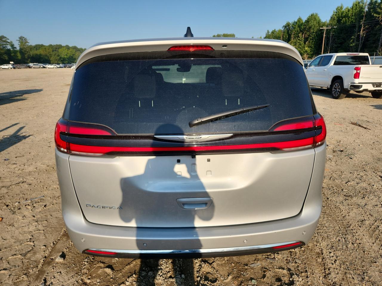 2026 Chrysler Pacifica Select Серебряный vin: 2C4RC1BG5TR212501 Damage: Rear Bumper, Multiple Scratches Heavy, 2