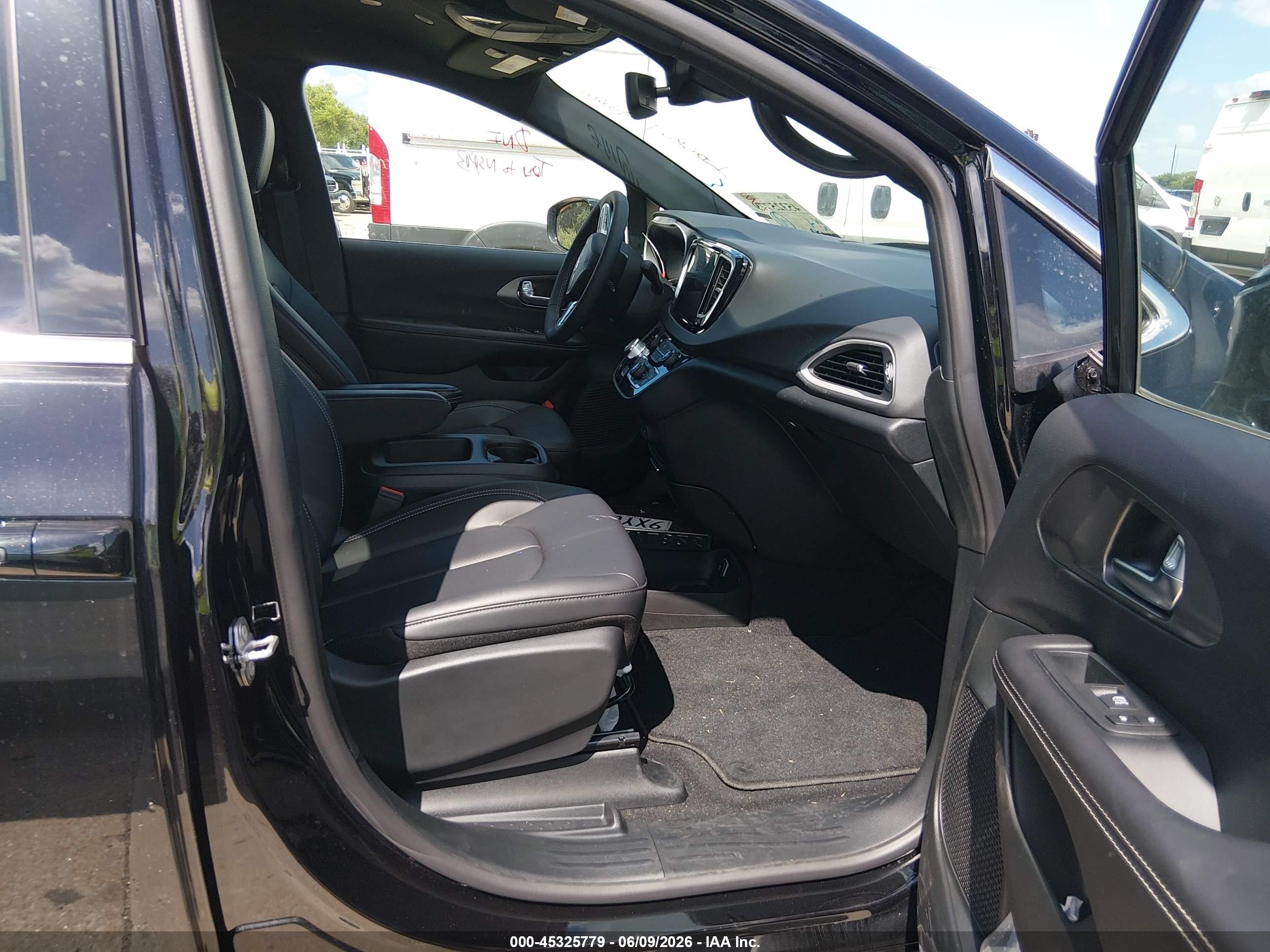 2026 Chrysler Pacifica Select Черный vin: 2C4RC1BG5TR273119