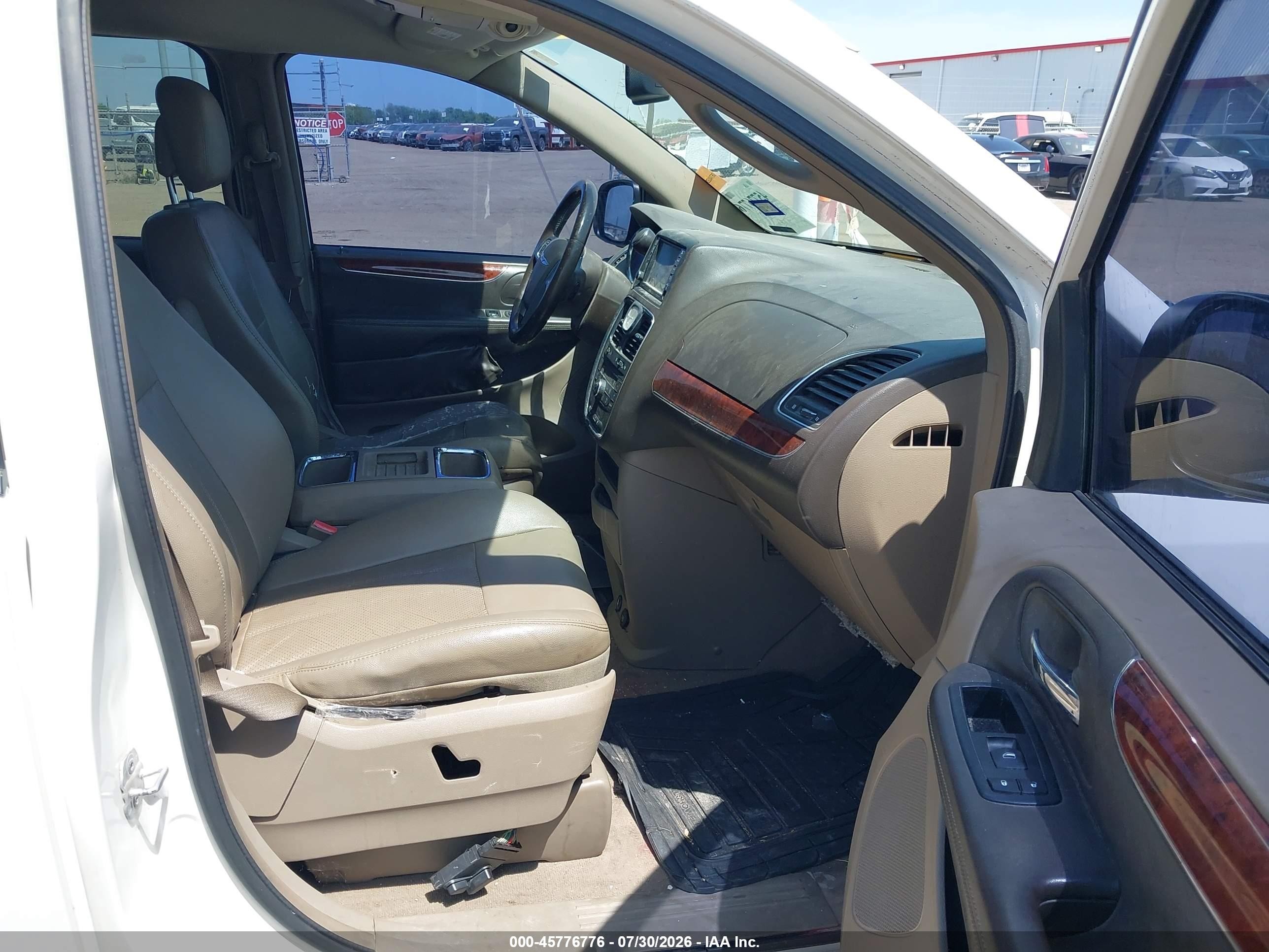 2012 Chrysler Town & Country Touring White vin: 2C4RC1BG6CR200339