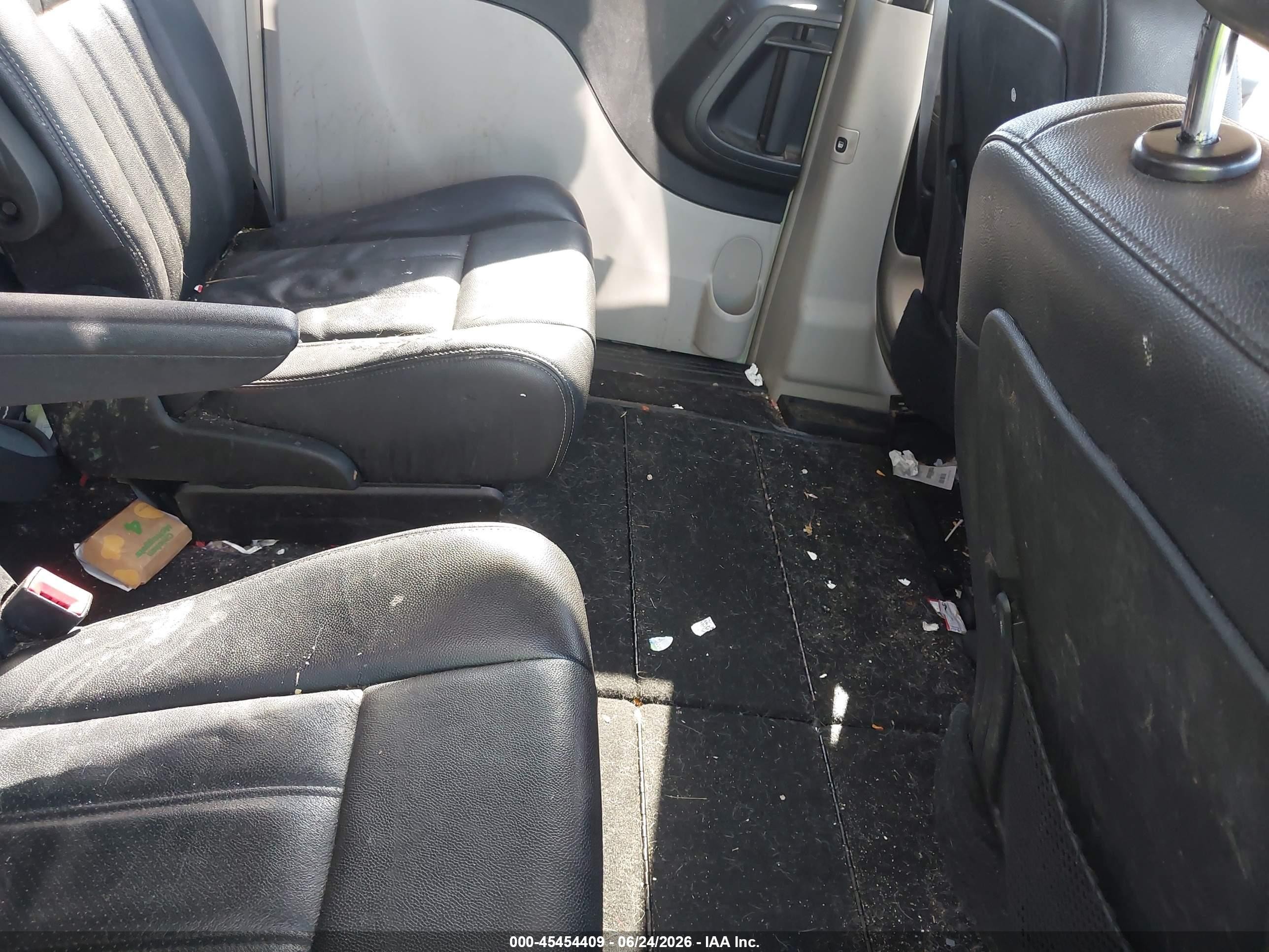 2012 Chrysler Town & Country Touring White vin: 2C4RC1BG6CR299860