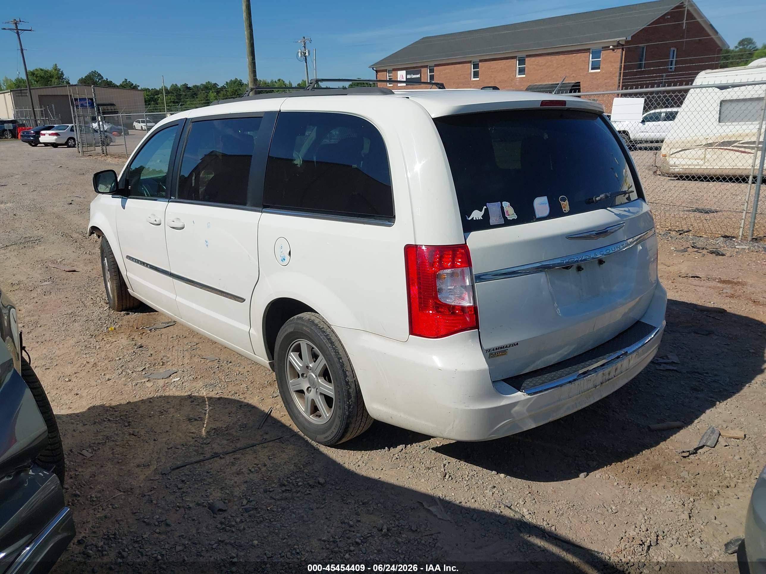 2012 Chrysler Town & Country Touring White vin: 2C4RC1BG6CR299860