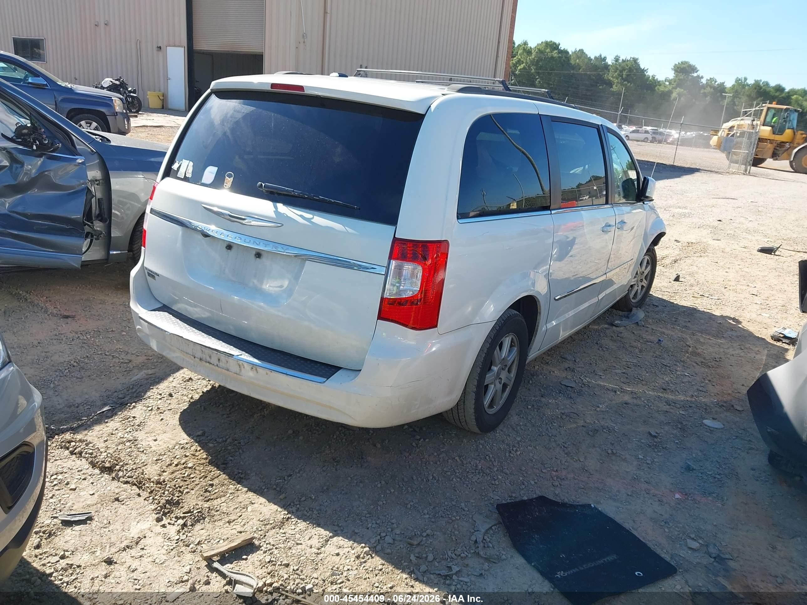 2012 Chrysler Town & Country Touring White vin: 2C4RC1BG6CR299860