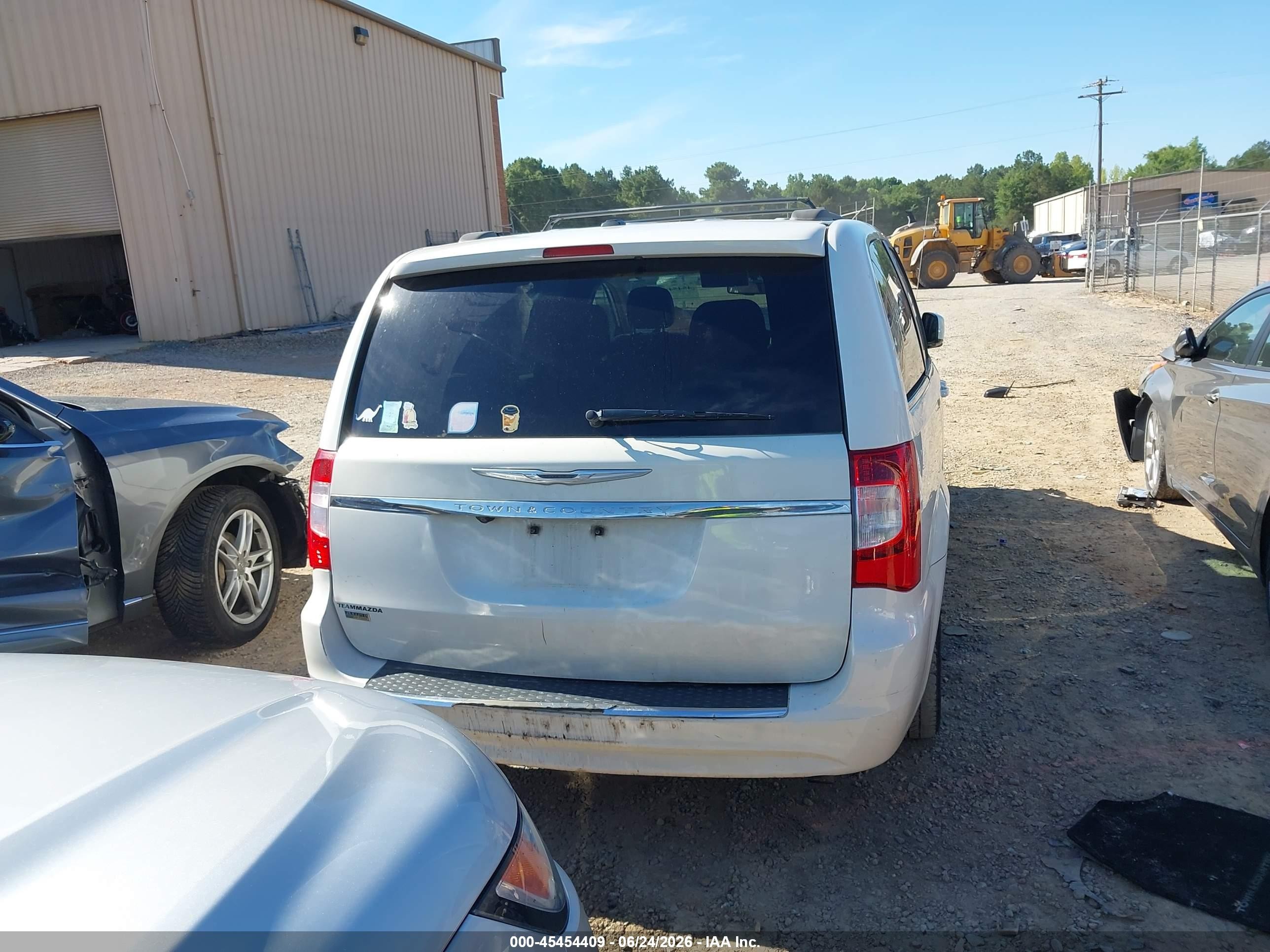 2012 Chrysler Town & Country Touring White vin: 2C4RC1BG6CR299860