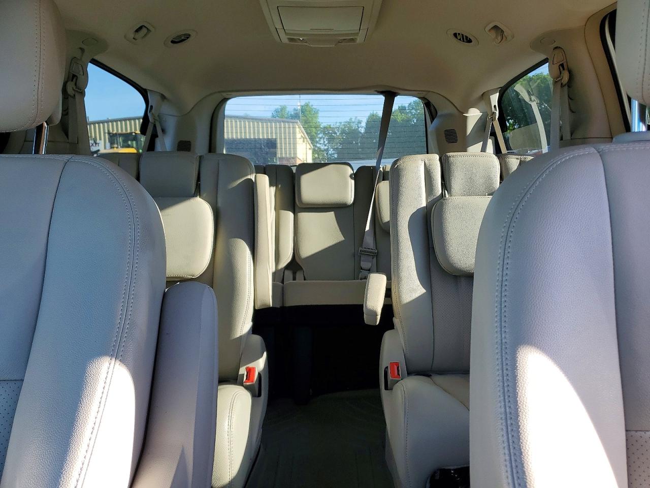 2012 Chrysler Town & Country Touring Silver vin: 2C4RC1BG6CR338639