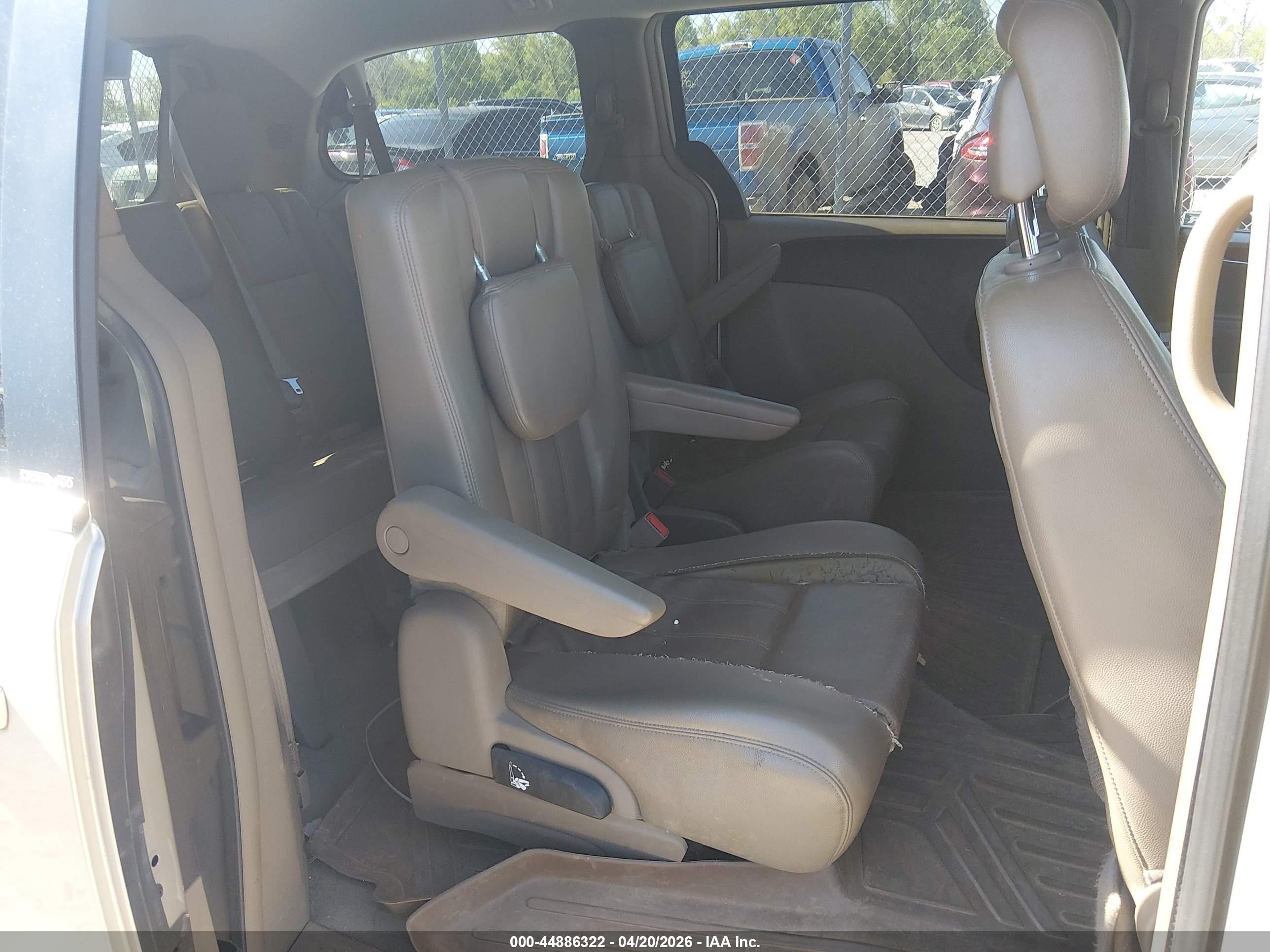 2013 Chrysler Town & Country Touring Gold vin: 2C4RC1BG6DR632589