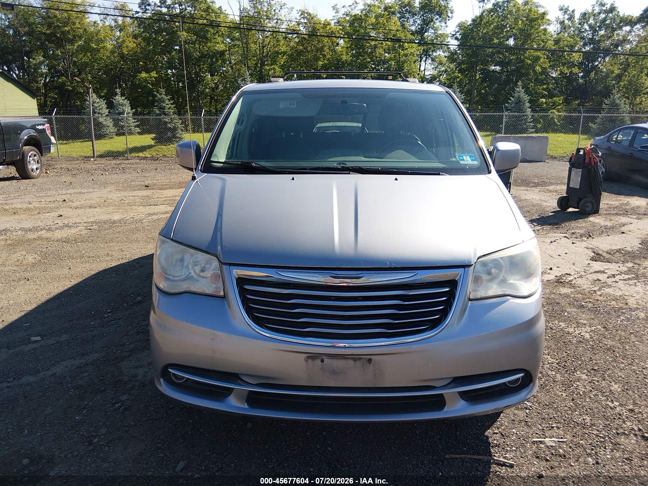 2013 Chrysler Town & Country Touring Silver vin: 2C4RC1BG6DR652051