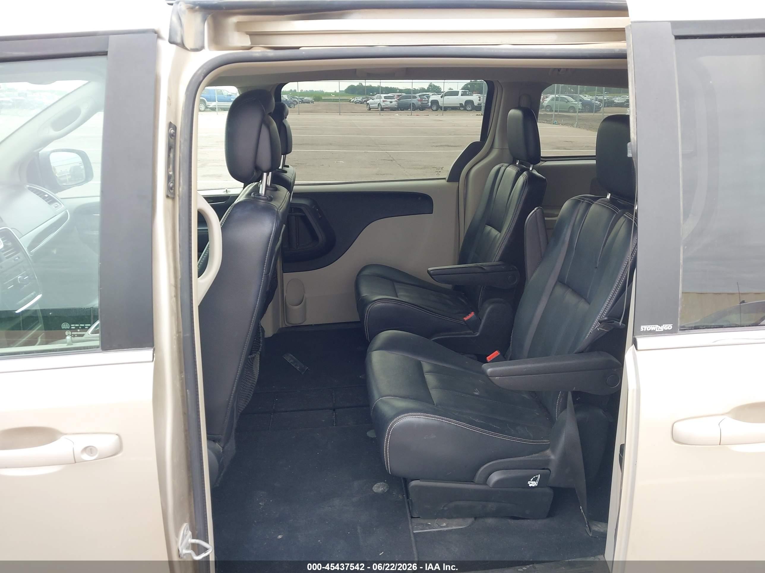 2013 Chrysler Town & Country Touring Gold vin: 2C4RC1BG6DR719991