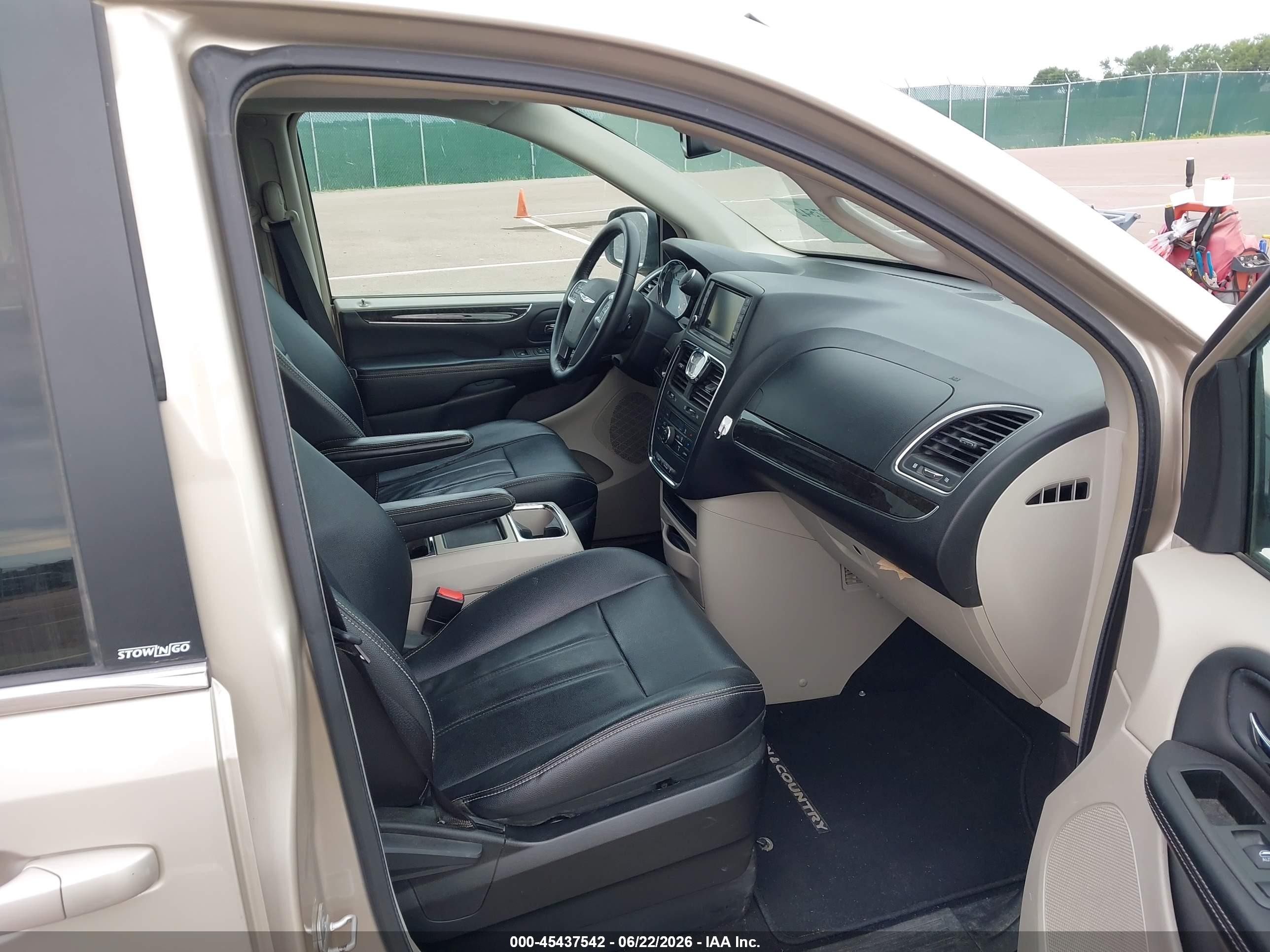 2013 Chrysler Town & Country Touring Gold vin: 2C4RC1BG6DR719991