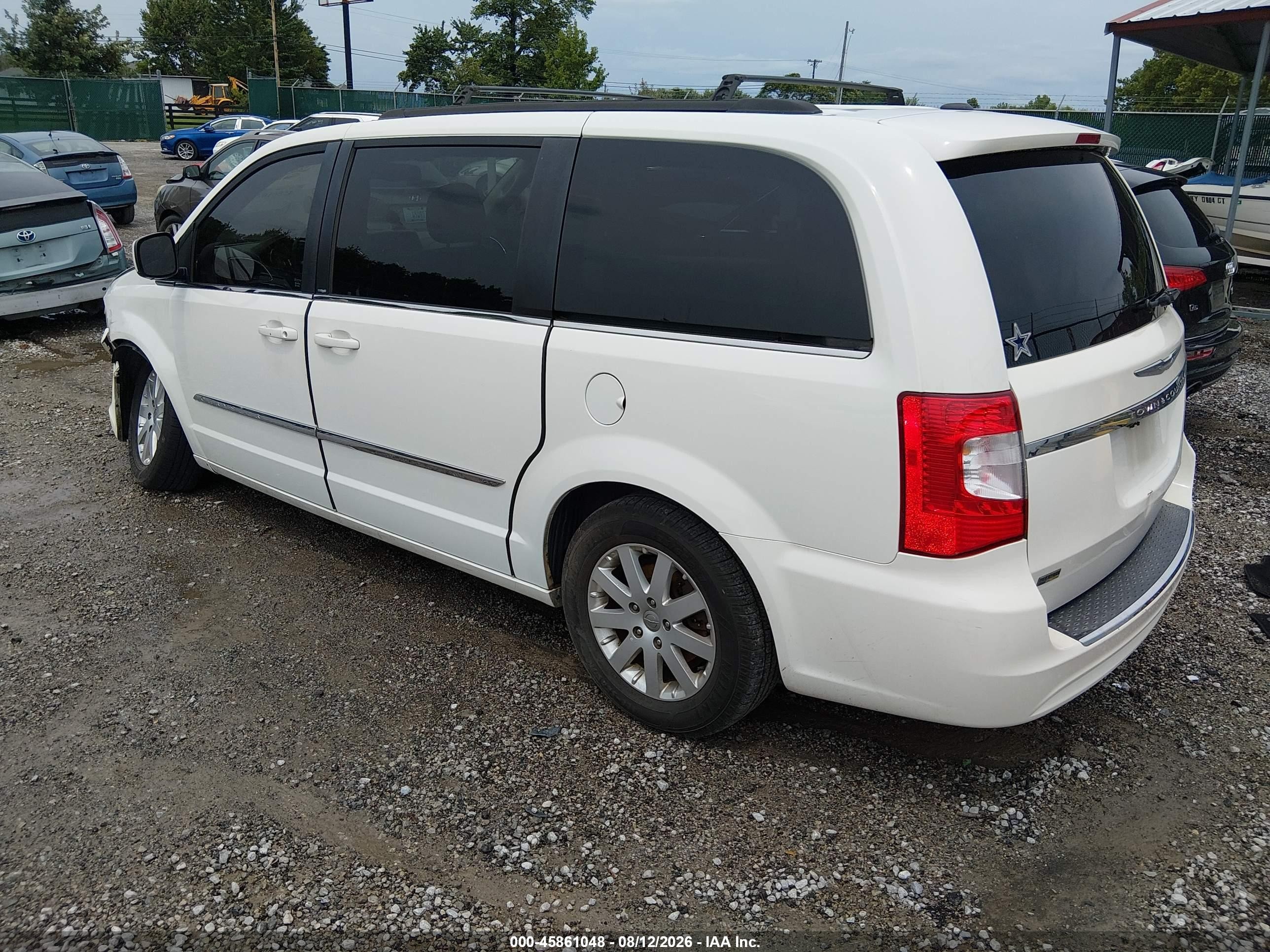2013 Chrysler Town & Country Touring White vin: 2C4RC1BG6DR743627