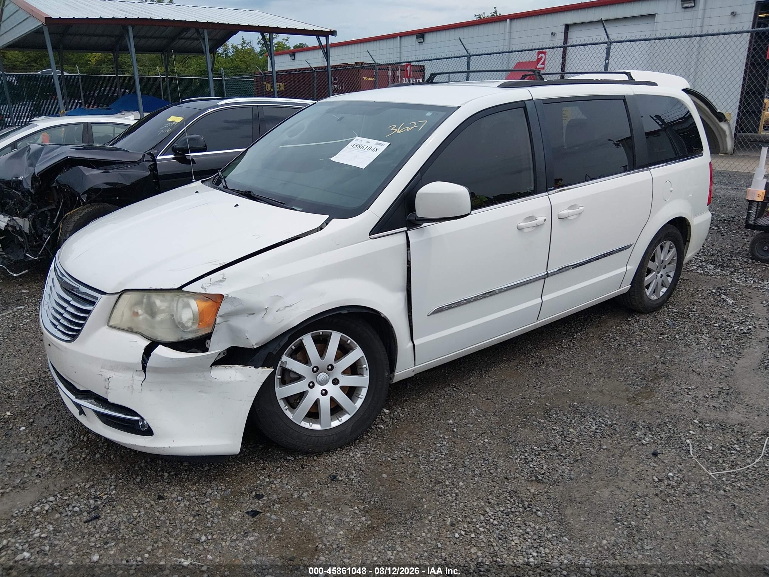 2013 Chrysler Town & Country Touring White vin: 2C4RC1BG6DR743627