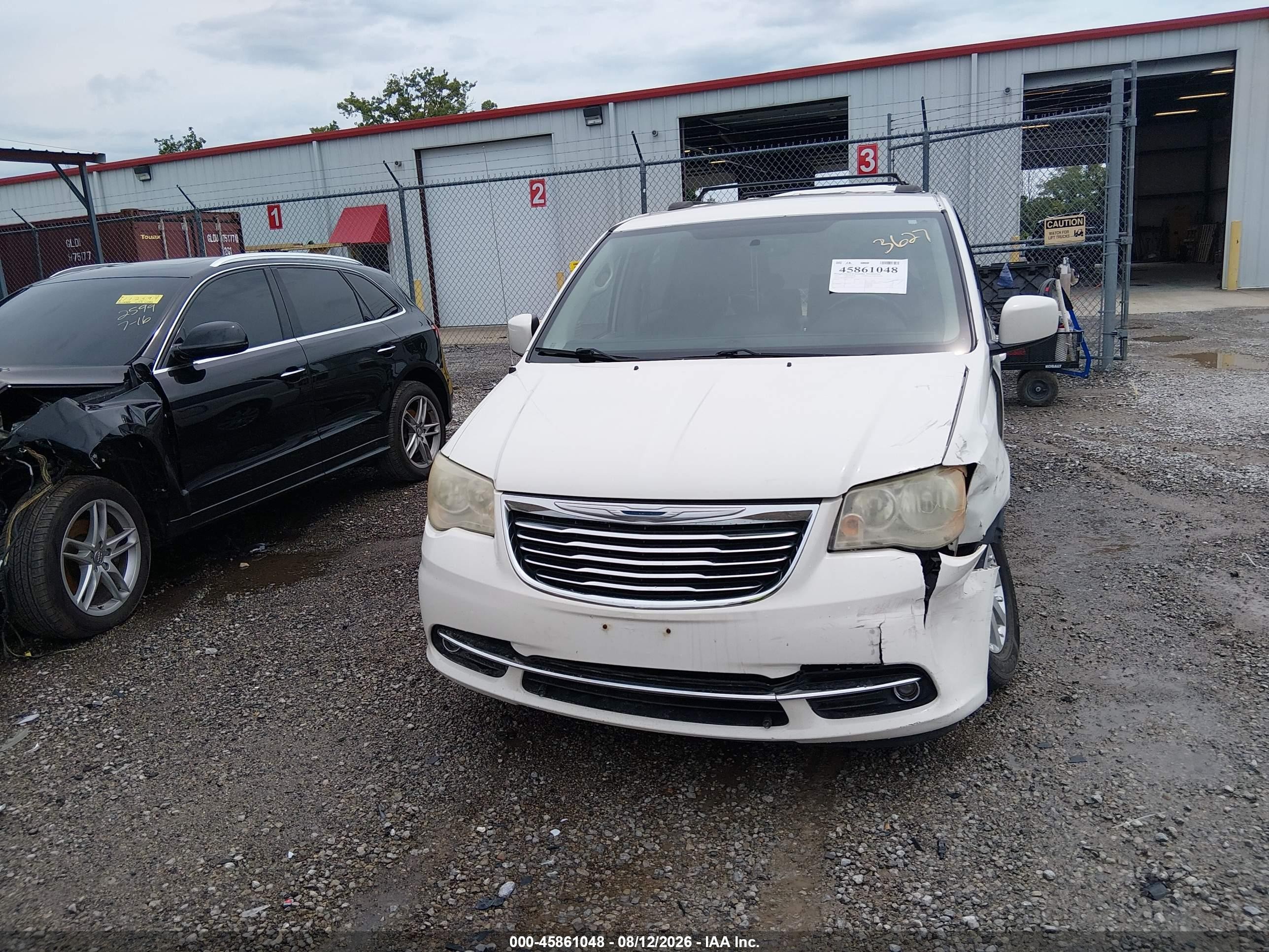 2013 Chrysler Town & Country Touring White vin: 2C4RC1BG6DR743627