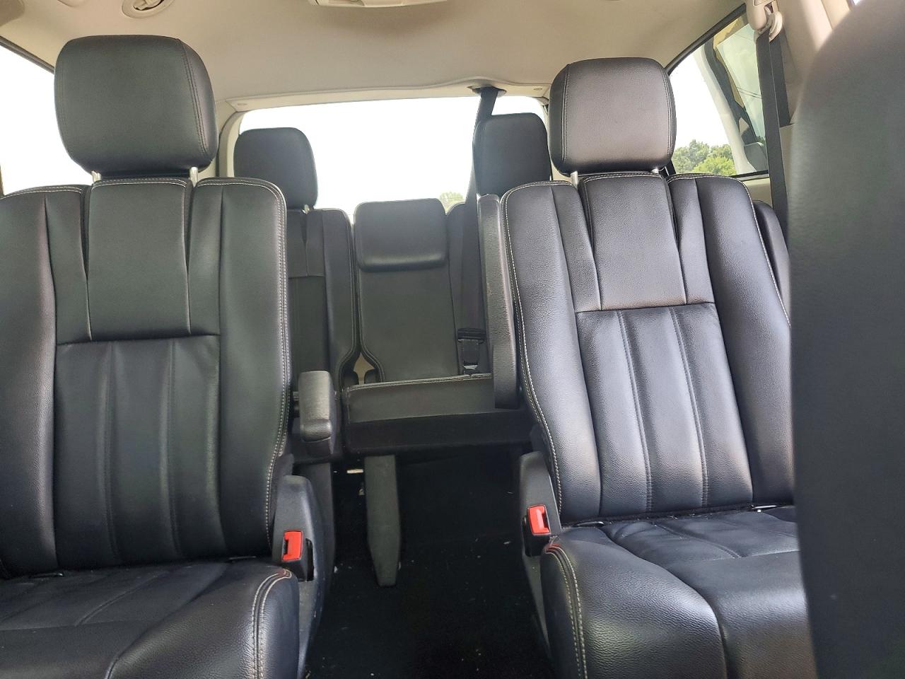 2014 Chrysler Town & Country Touring White vin: 2C4RC1BG6ER160749