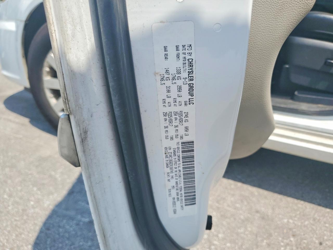 2014 Chrysler Town & Country Touring White vin: 2C4RC1BG6ER160749