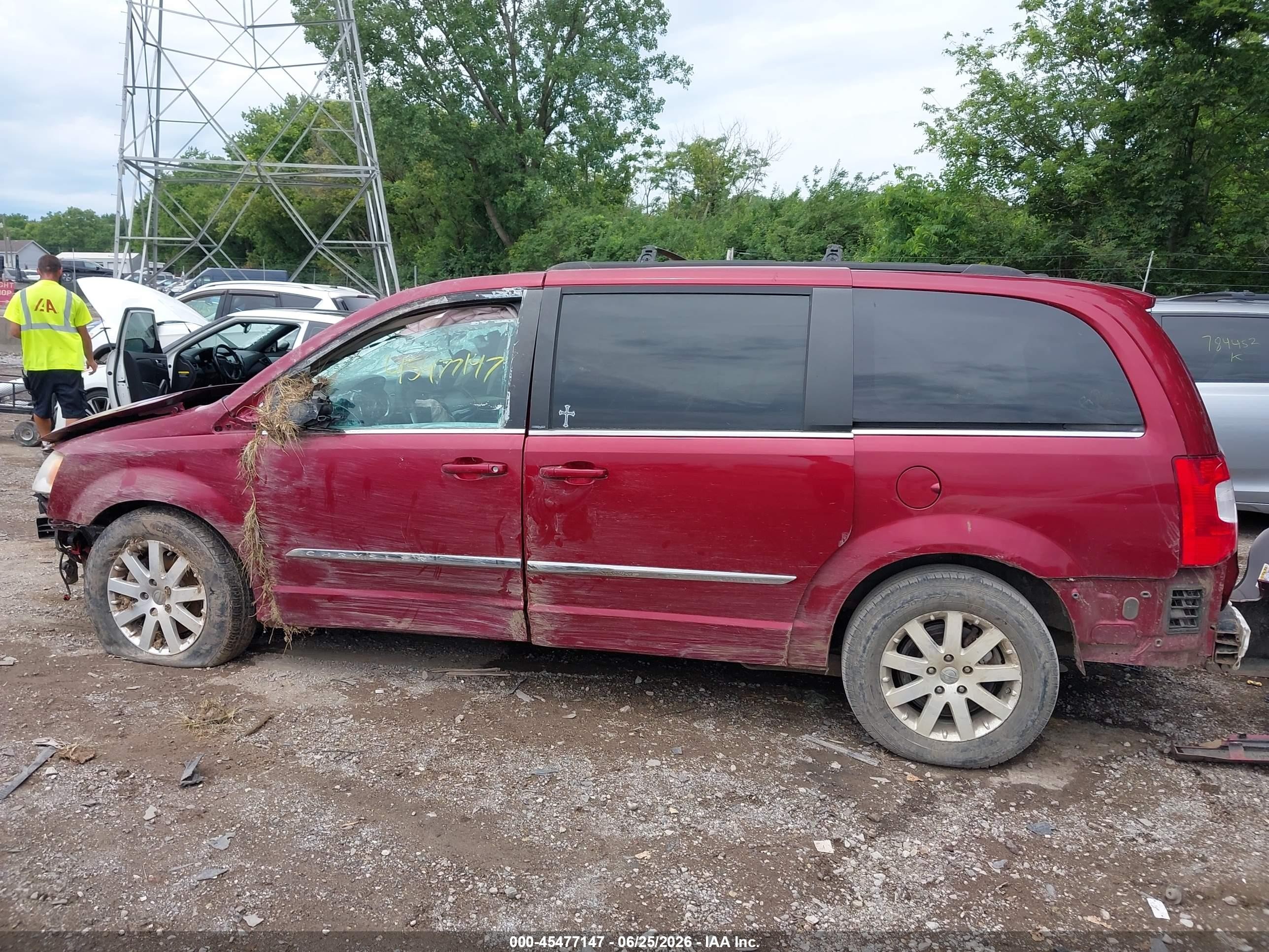2014 Chrysler Town & Country Touring Red vin: 2C4RC1BG6ER217287