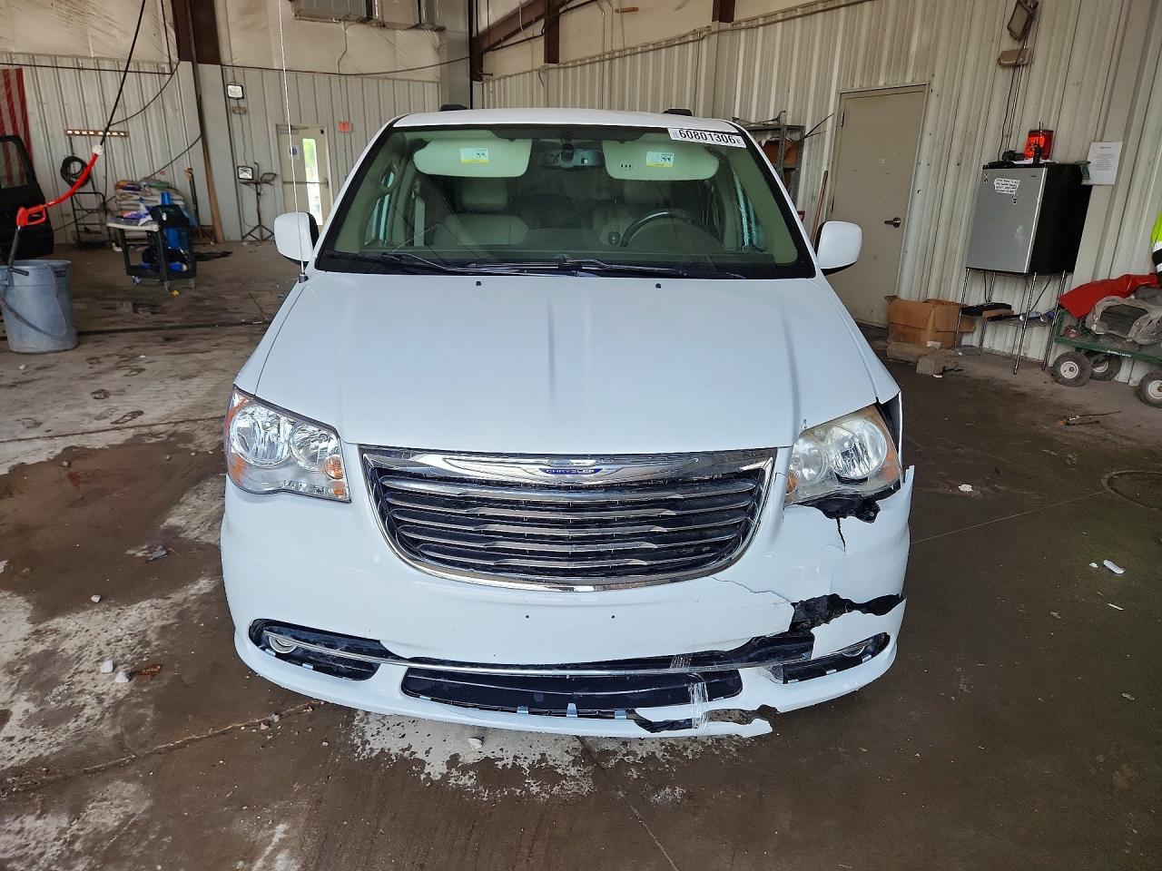 2014 Chrysler Town & Country Touring White vin: 2C4RC1BG6ER221517