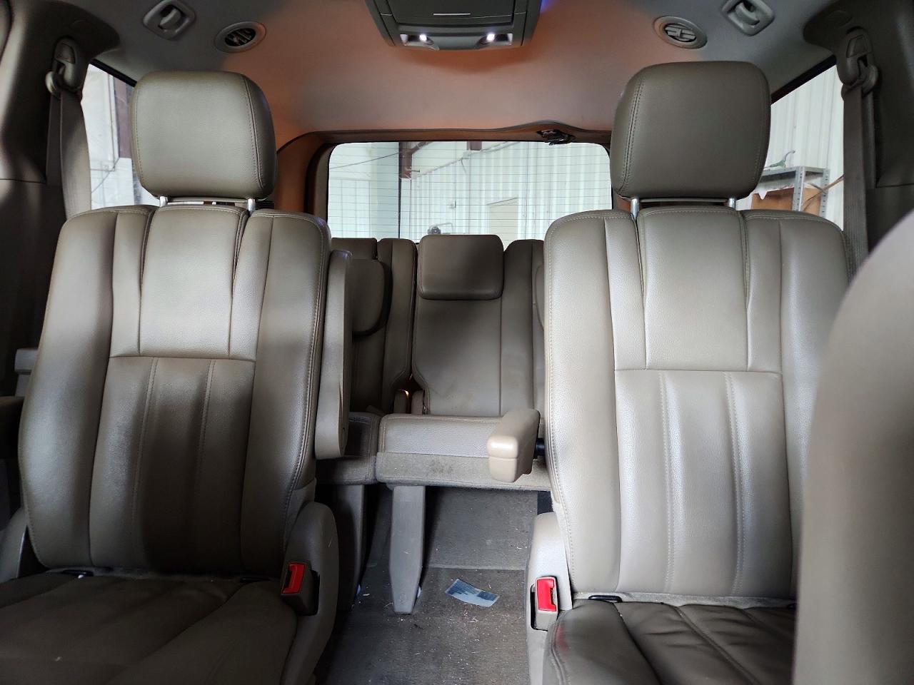 2014 Chrysler Town & Country Touring White vin: 2C4RC1BG6ER221517