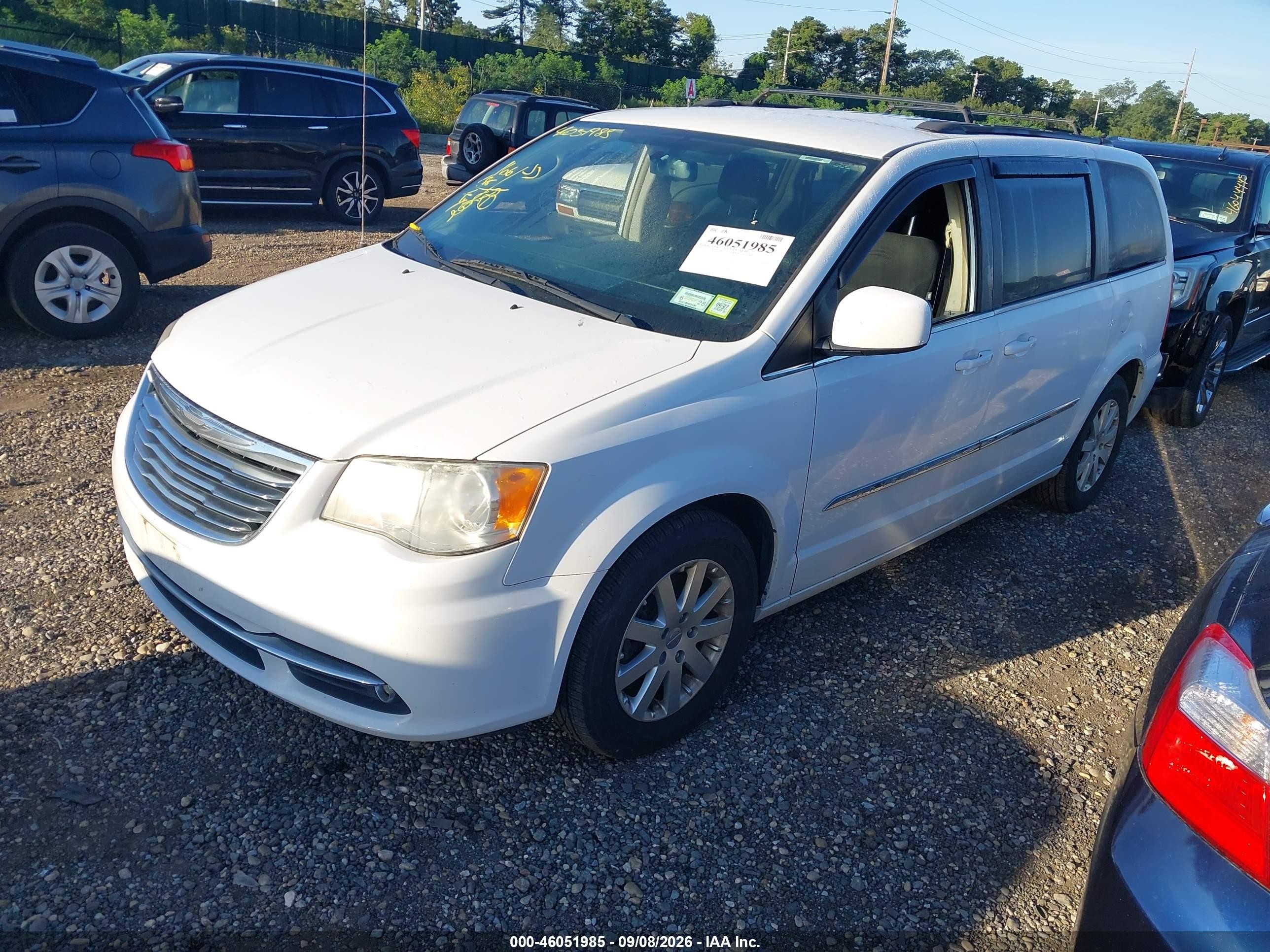 2014 Chrysler Town & Country Touring White vin: 2C4RC1BG6ER257501