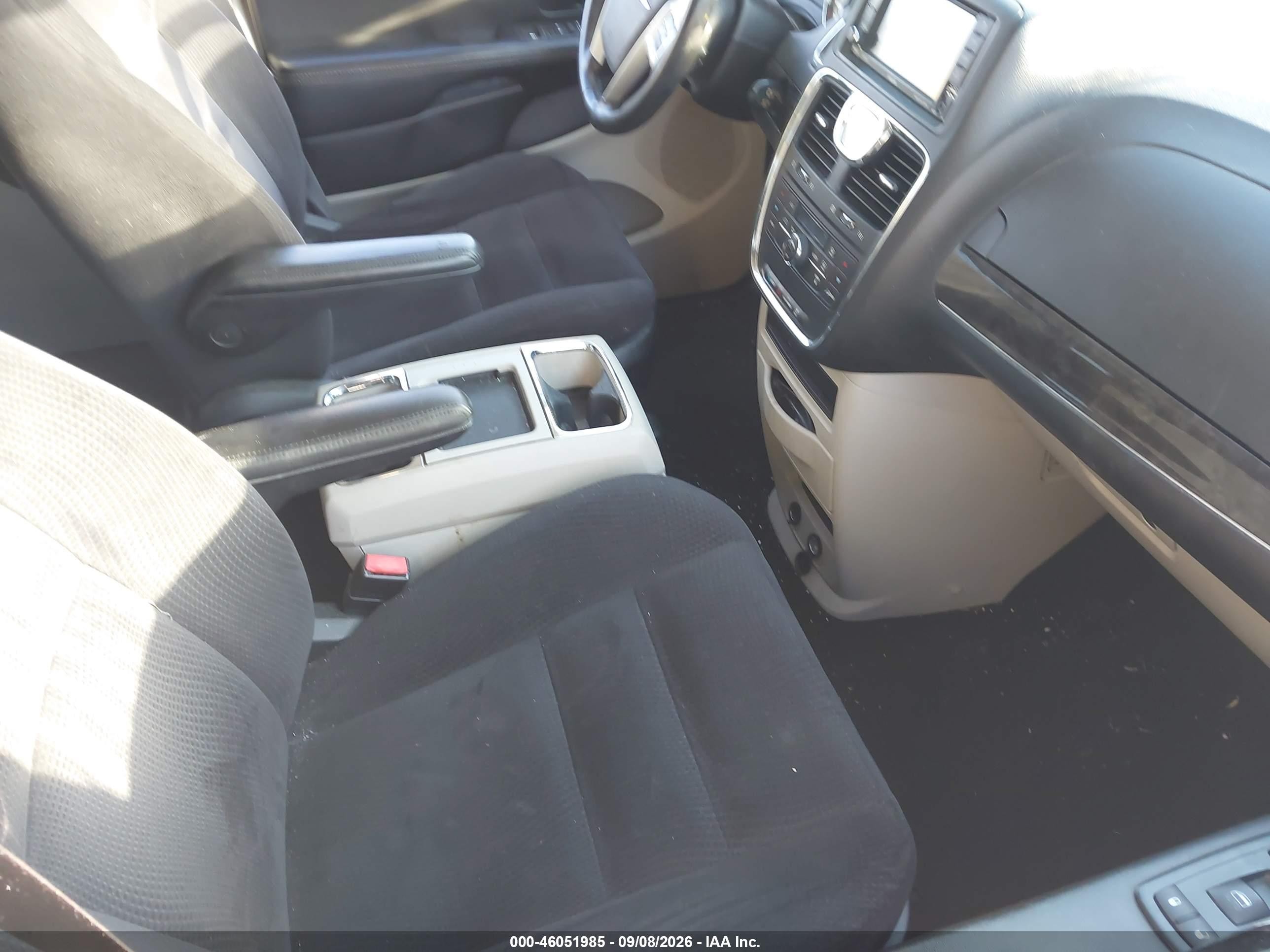 2014 Chrysler Town & Country Touring White vin: 2C4RC1BG6ER257501