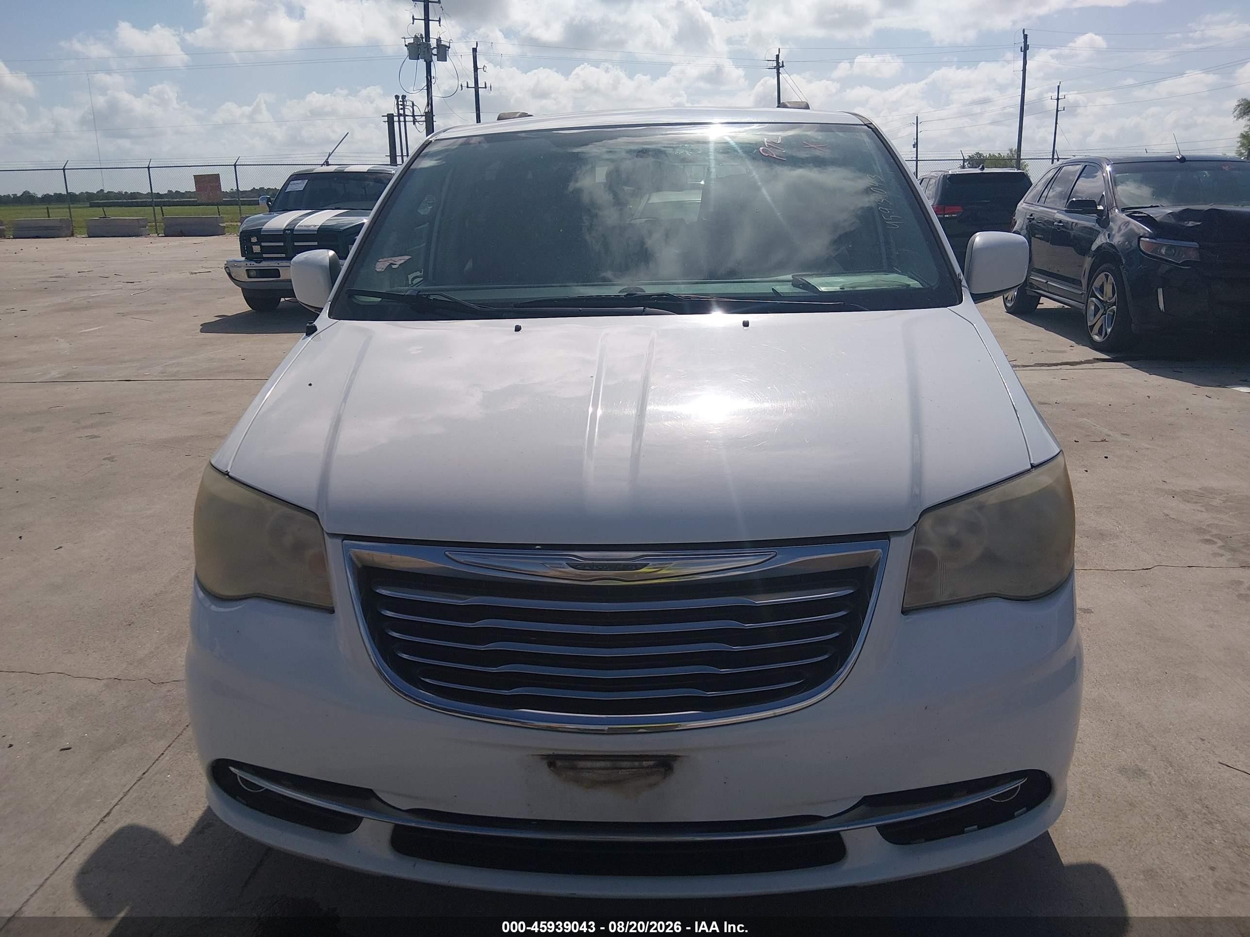 2014 Chrysler Town & Country Touring White vin: 2C4RC1BG6ER293849