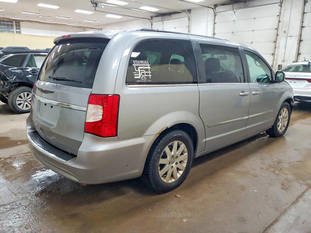 2014 Chrysler Town & Country Touring Silver vin: 2C4RC1BG6ER304557
