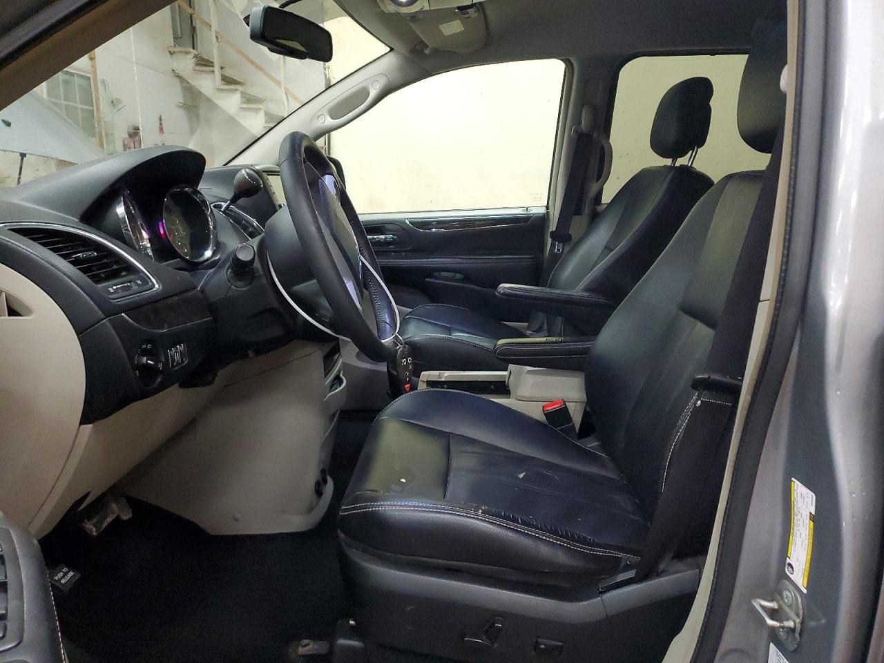 2014 Chrysler Town & Country Touring Silver vin: 2C4RC1BG6ER304557