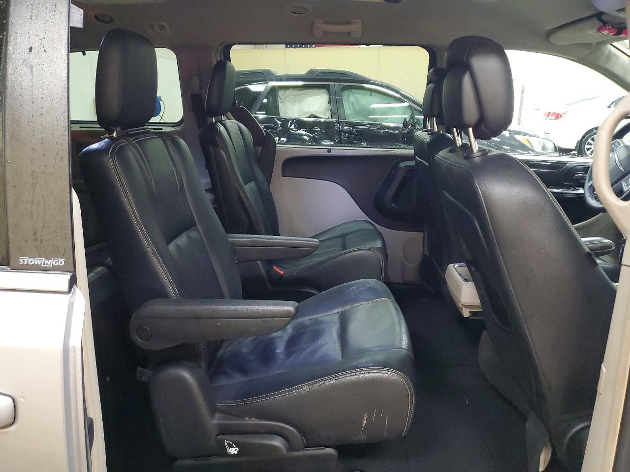 2014 Chrysler Town & Country Touring Silver vin: 2C4RC1BG6ER304557