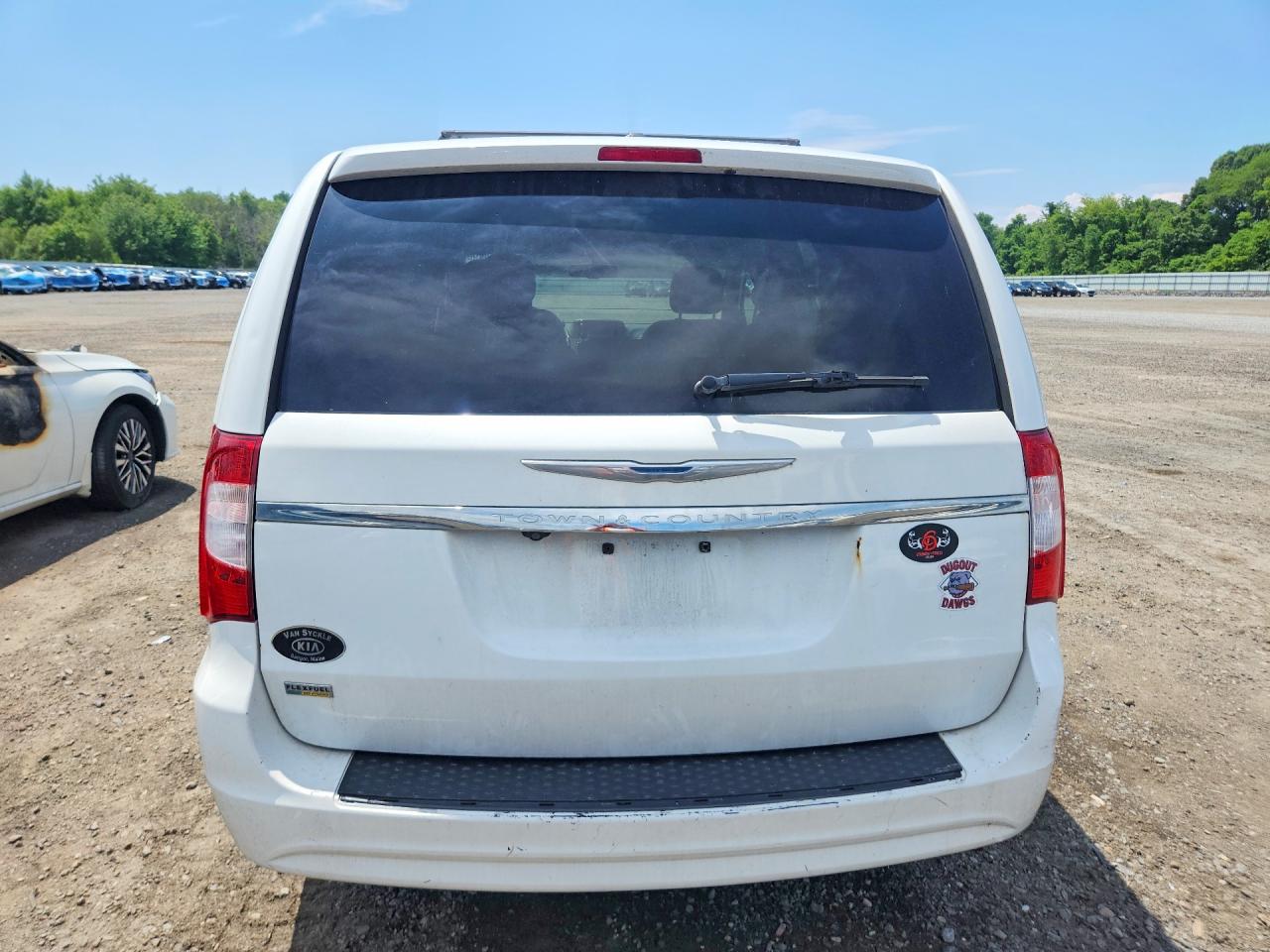 2014 Chrysler Town & Country Touring White vin: 2C4RC1BG6ER317499