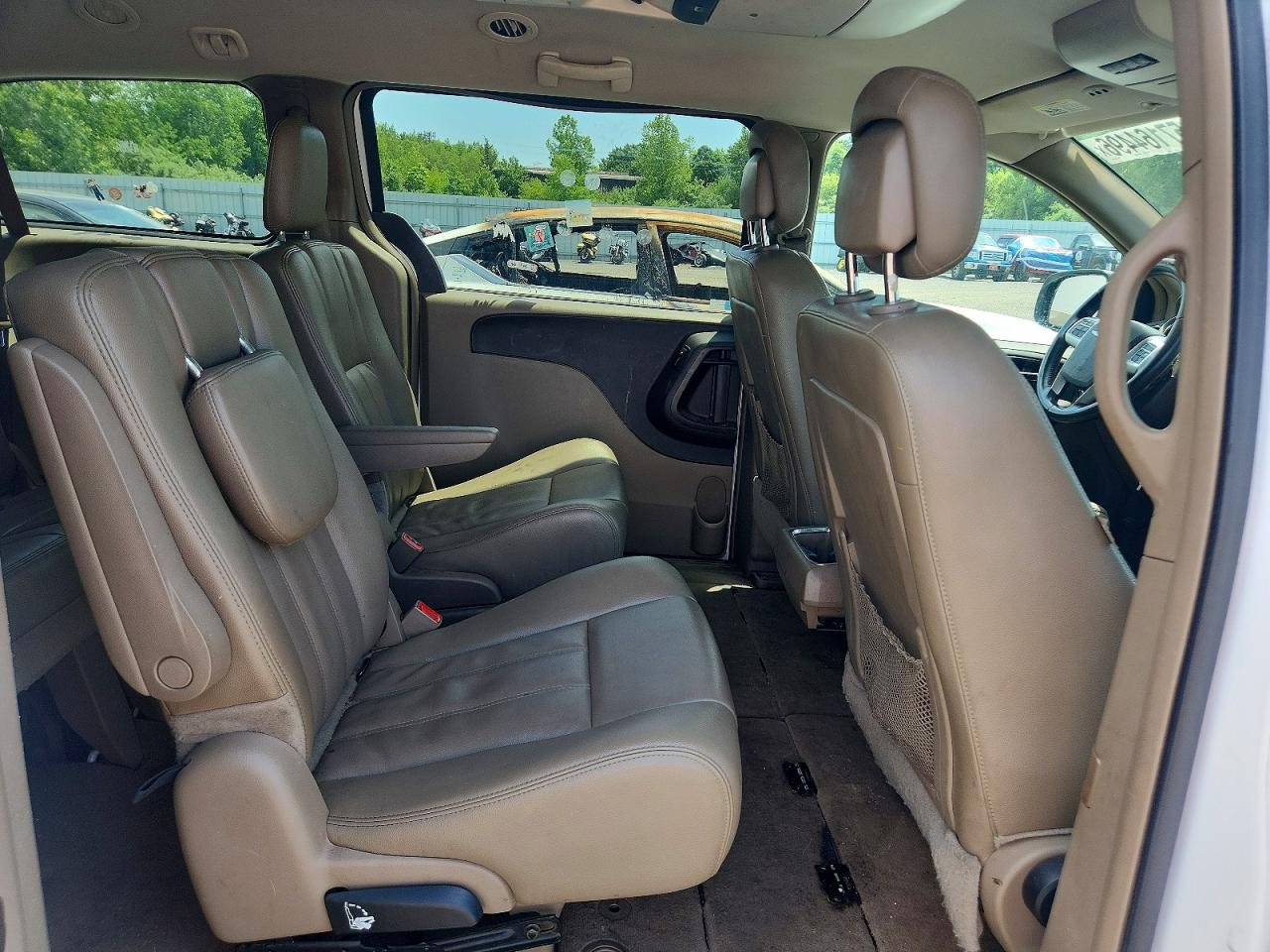 2014 Chrysler Town & Country Touring White vin: 2C4RC1BG6ER317499
