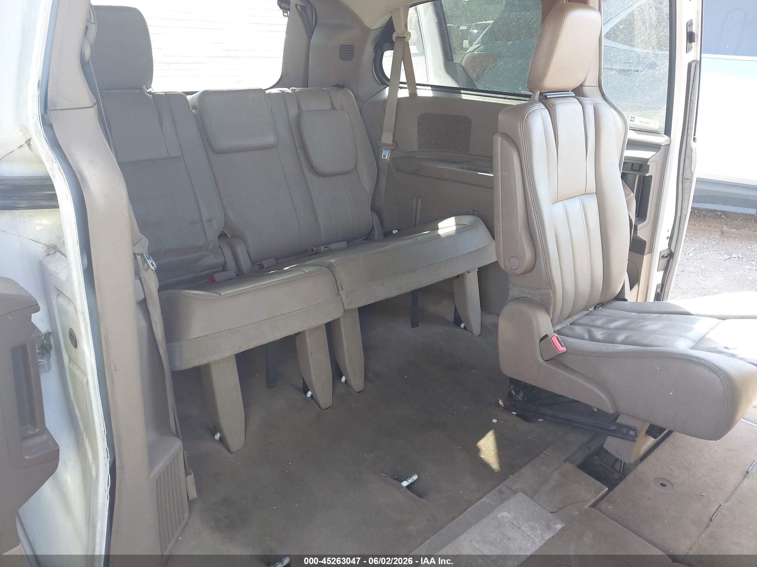 2014 Chrysler Town & Country Touring White vin: 2C4RC1BG6ER317728