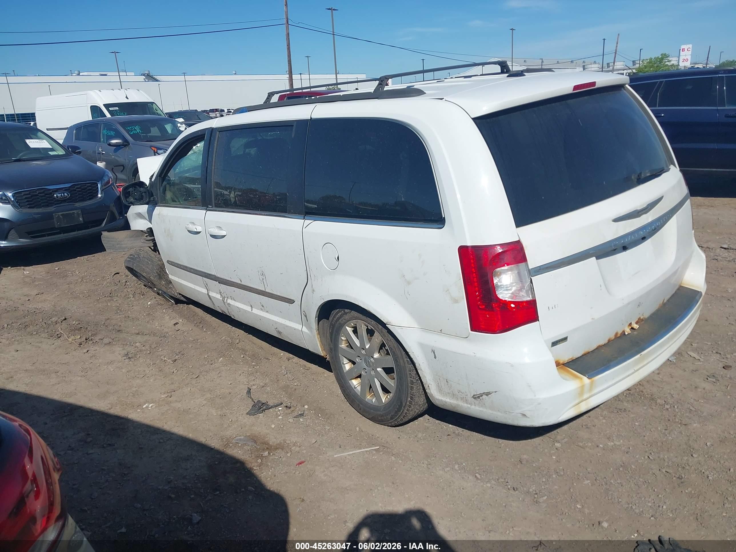2014 Chrysler Town & Country Touring White vin: 2C4RC1BG6ER317728