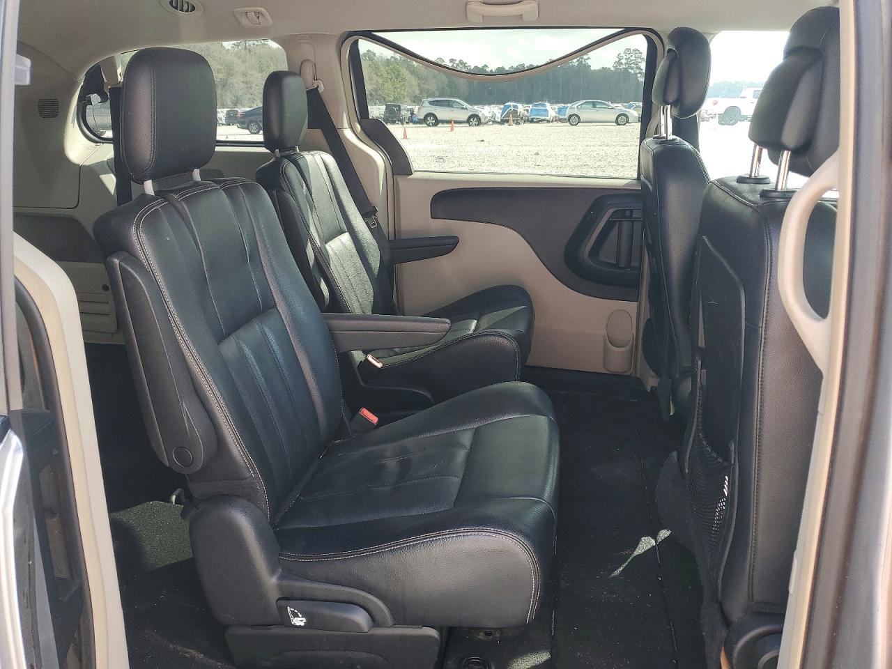 2014 Chrysler Town & Country Touring Silver vin: 2C4RC1BG6ER382885