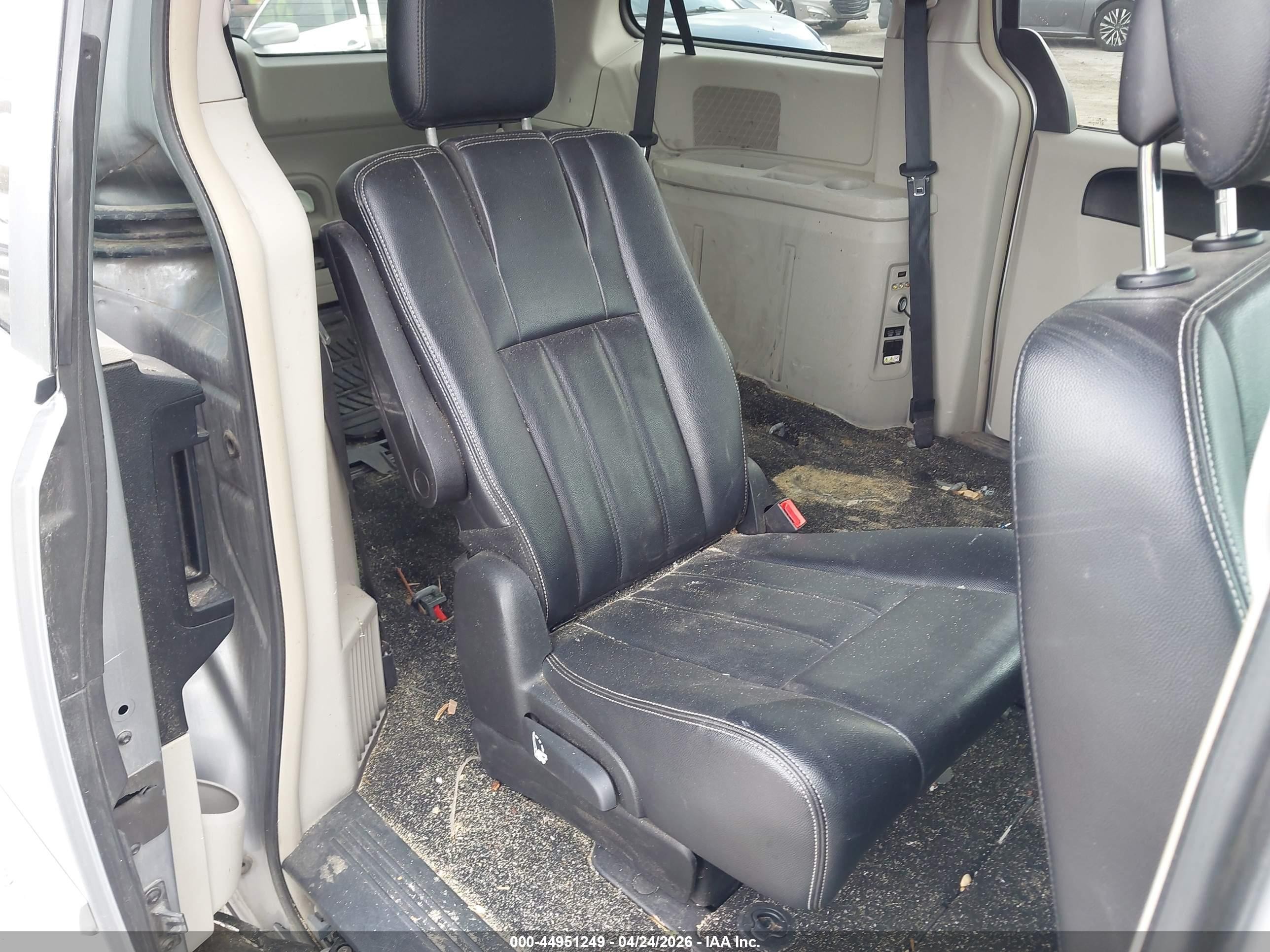 2014 Chrysler Town & Country Touring Silver vin: 2C4RC1BG6ER383549