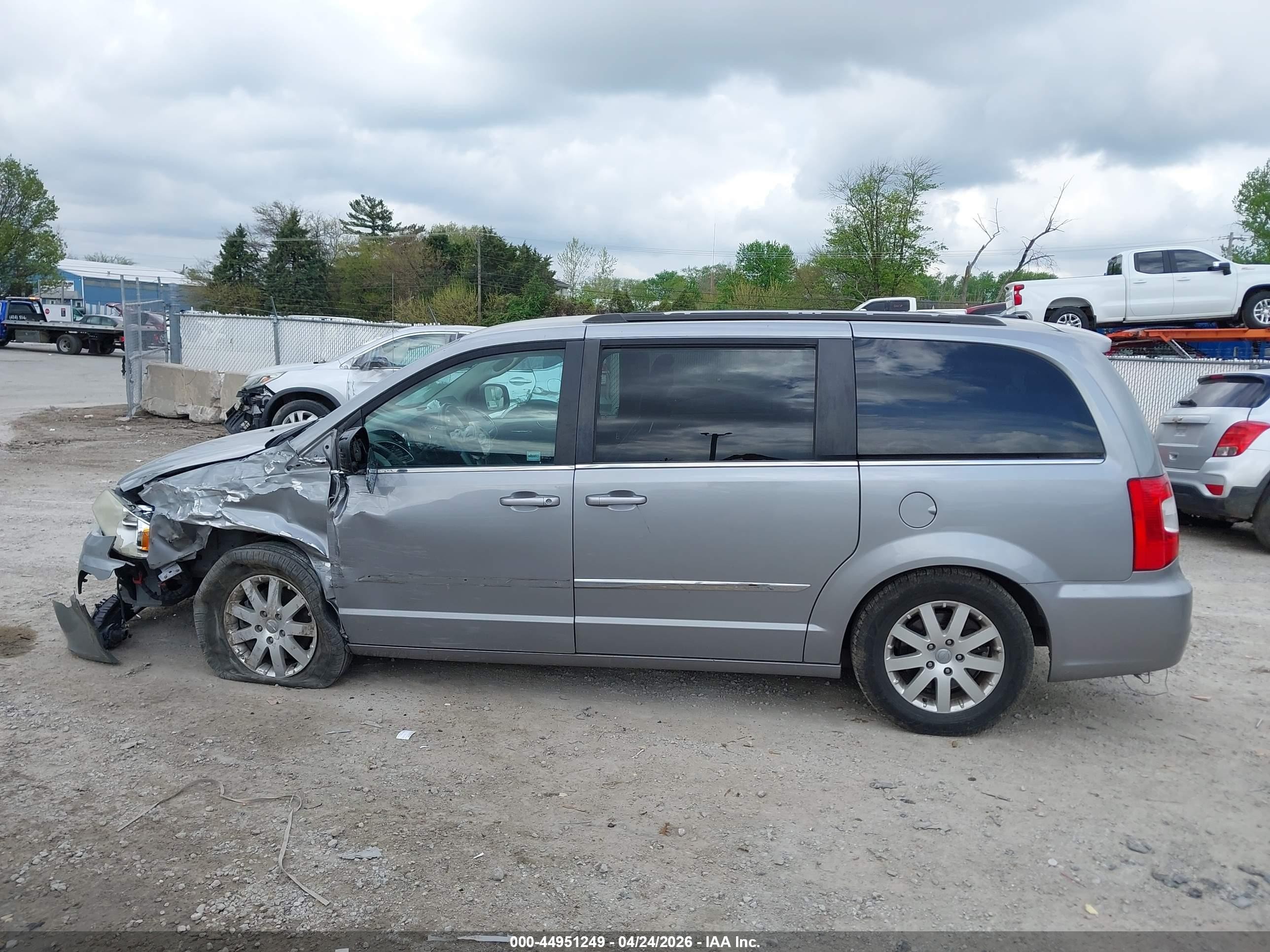 2014 Chrysler Town & Country Touring Silver vin: 2C4RC1BG6ER383549