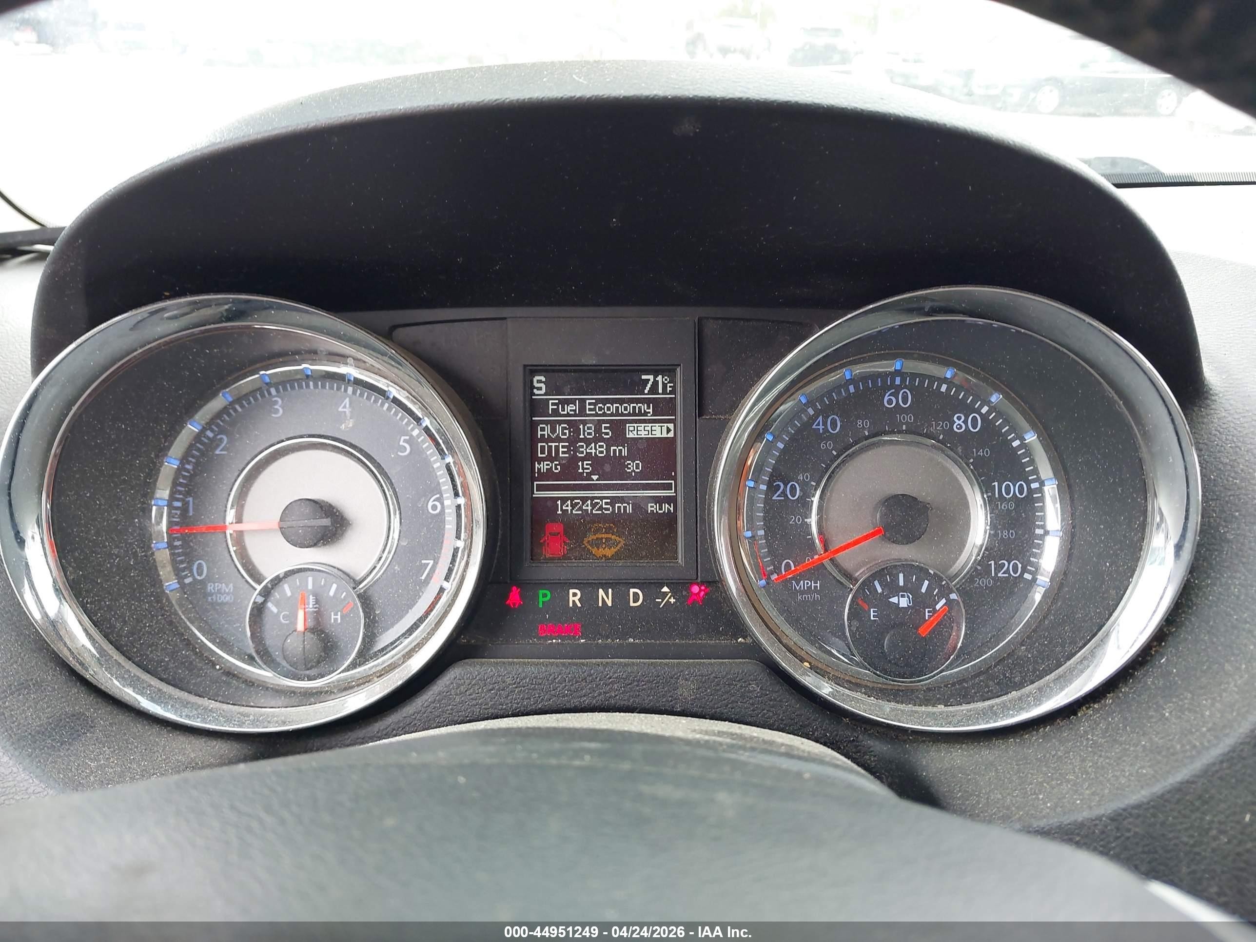 2014 Chrysler Town & Country Touring Silver vin: 2C4RC1BG6ER383549