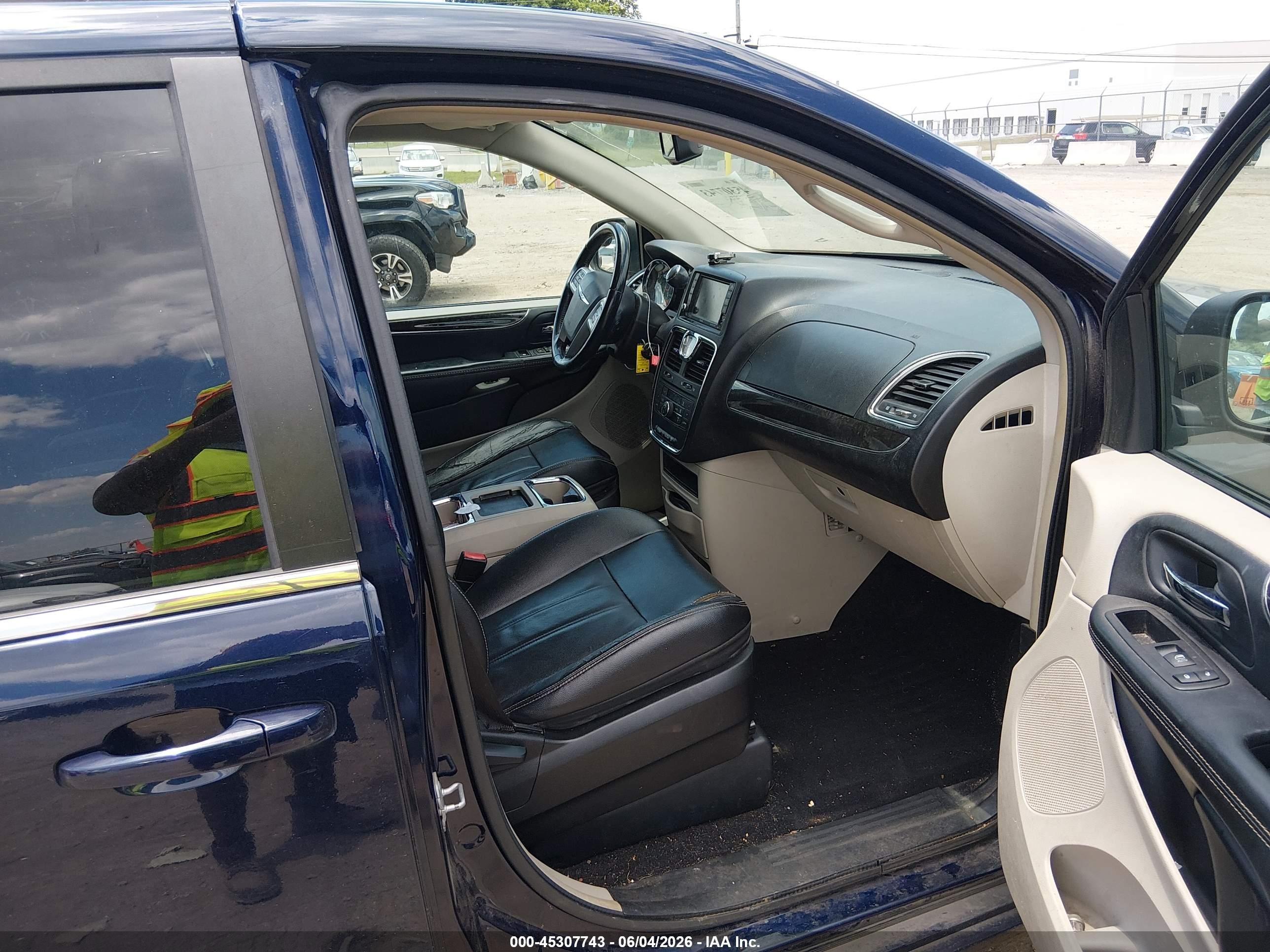 2014 Chrysler Town & Country Touring Black vin: 2C4RC1BG6ER399010