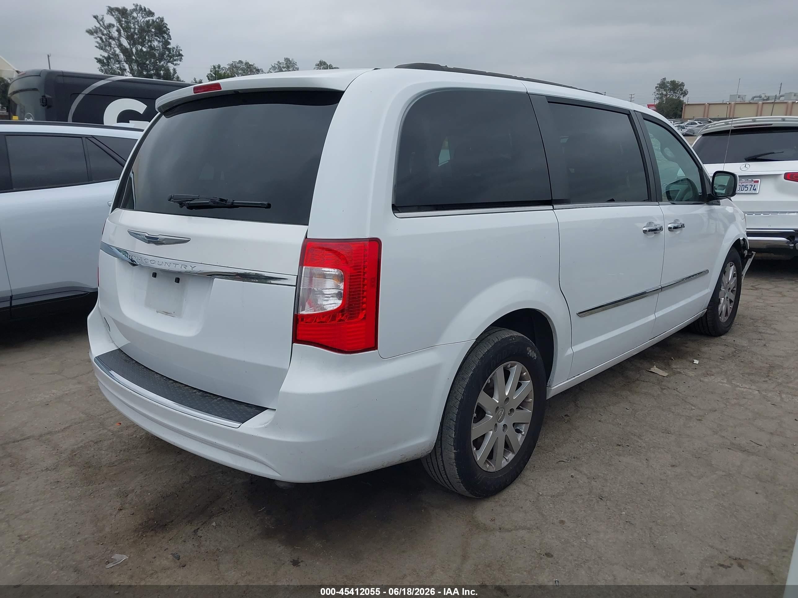 2014 Chrysler Town & Country Touring White vin: 2C4RC1BG6ER454426