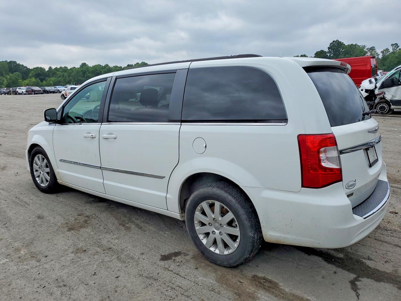 2015 Chrysler Town & Country Touring White vin: 2C4RC1BG6FR519499