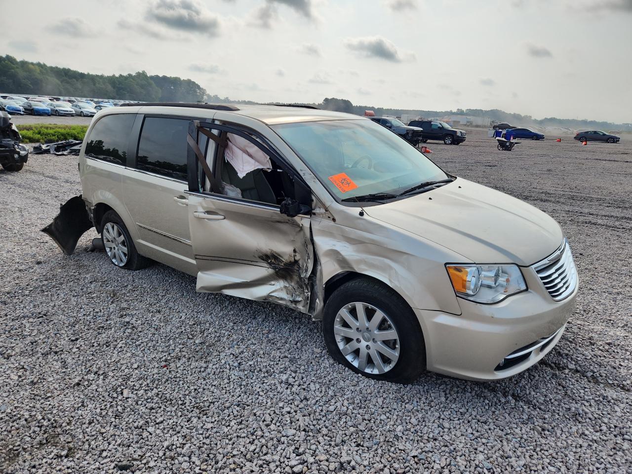 2015 Chrysler Town & Country Touring Beige vin: 2C4RC1BG6FR525755
