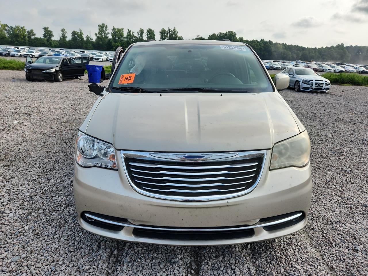 2015 Chrysler Town & Country Touring Beige vin: 2C4RC1BG6FR525755
