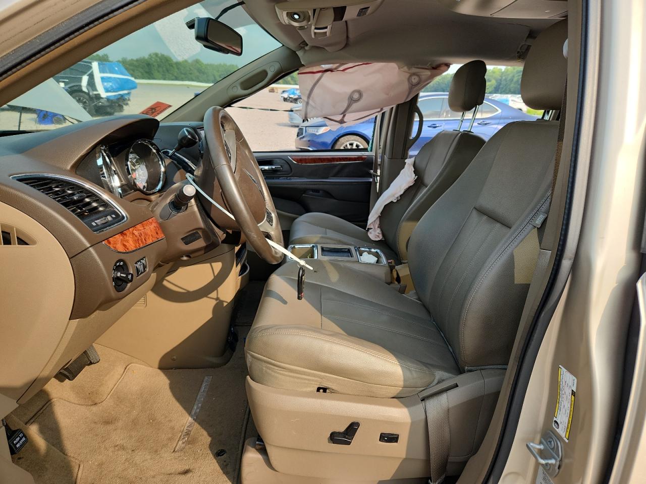 2015 Chrysler Town & Country Touring Beige vin: 2C4RC1BG6FR525755