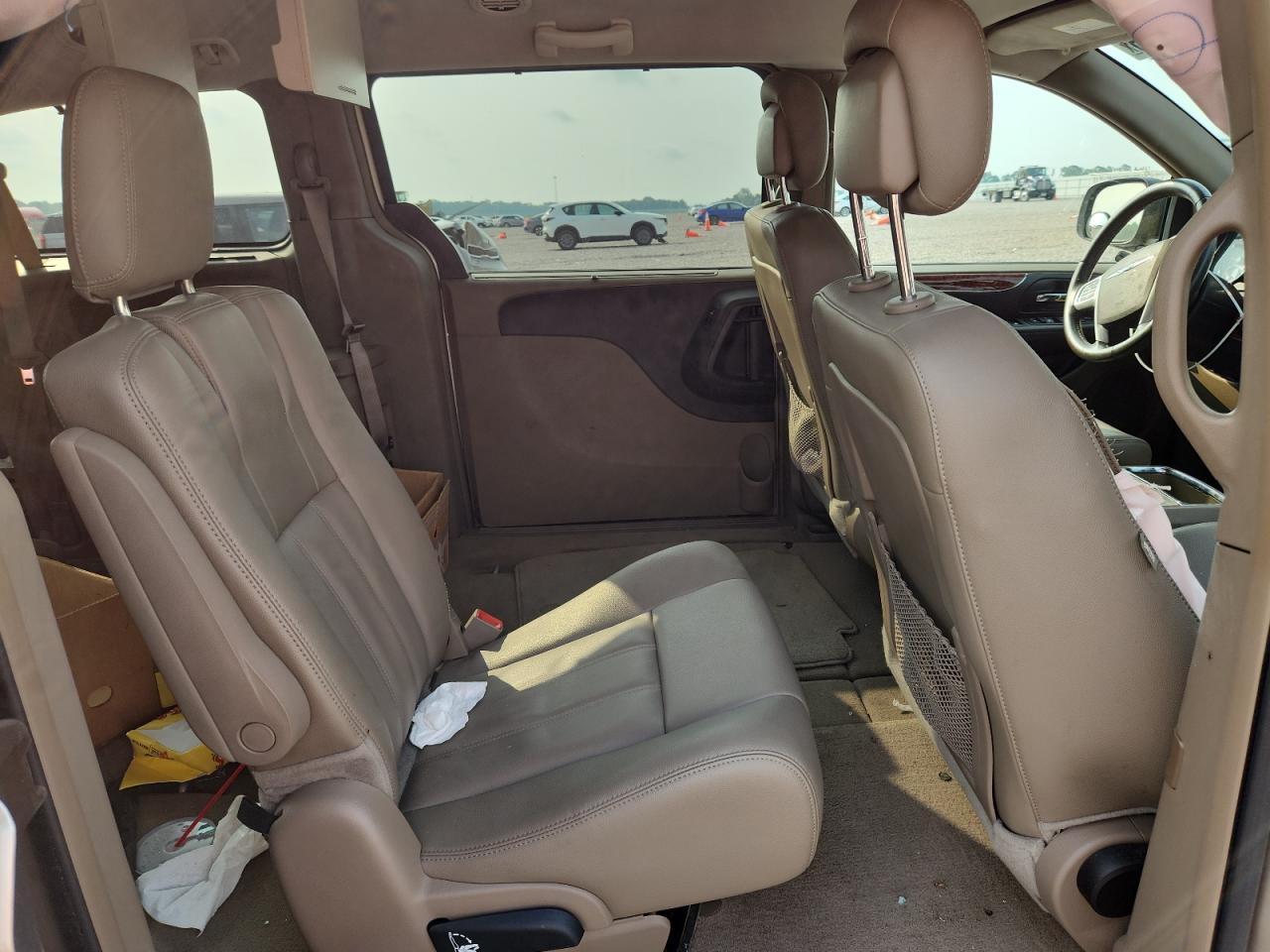 2015 Chrysler Town & Country Touring Beige vin: 2C4RC1BG6FR525755
