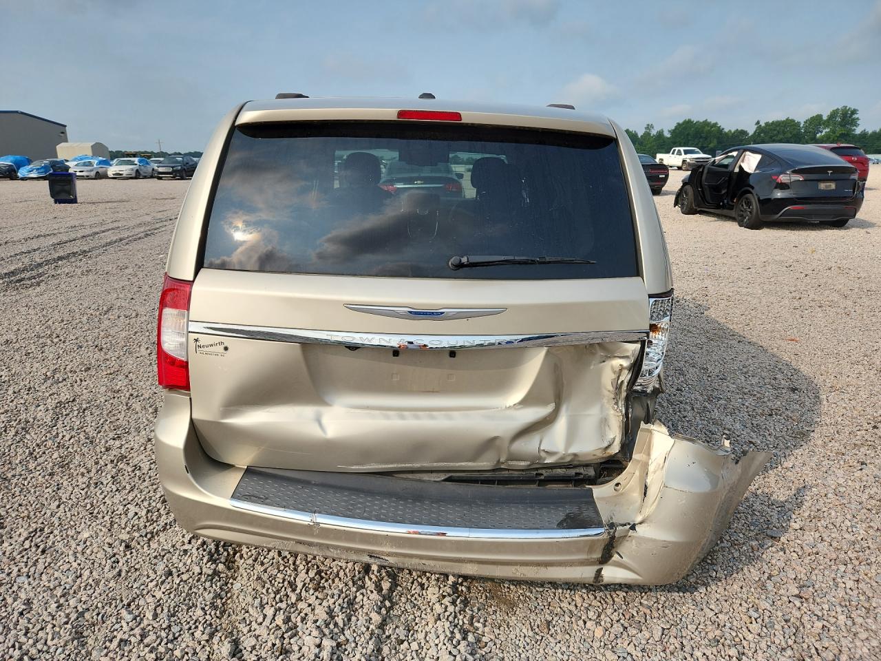 2015 Chrysler Town & Country Touring Beige vin: 2C4RC1BG6FR525755