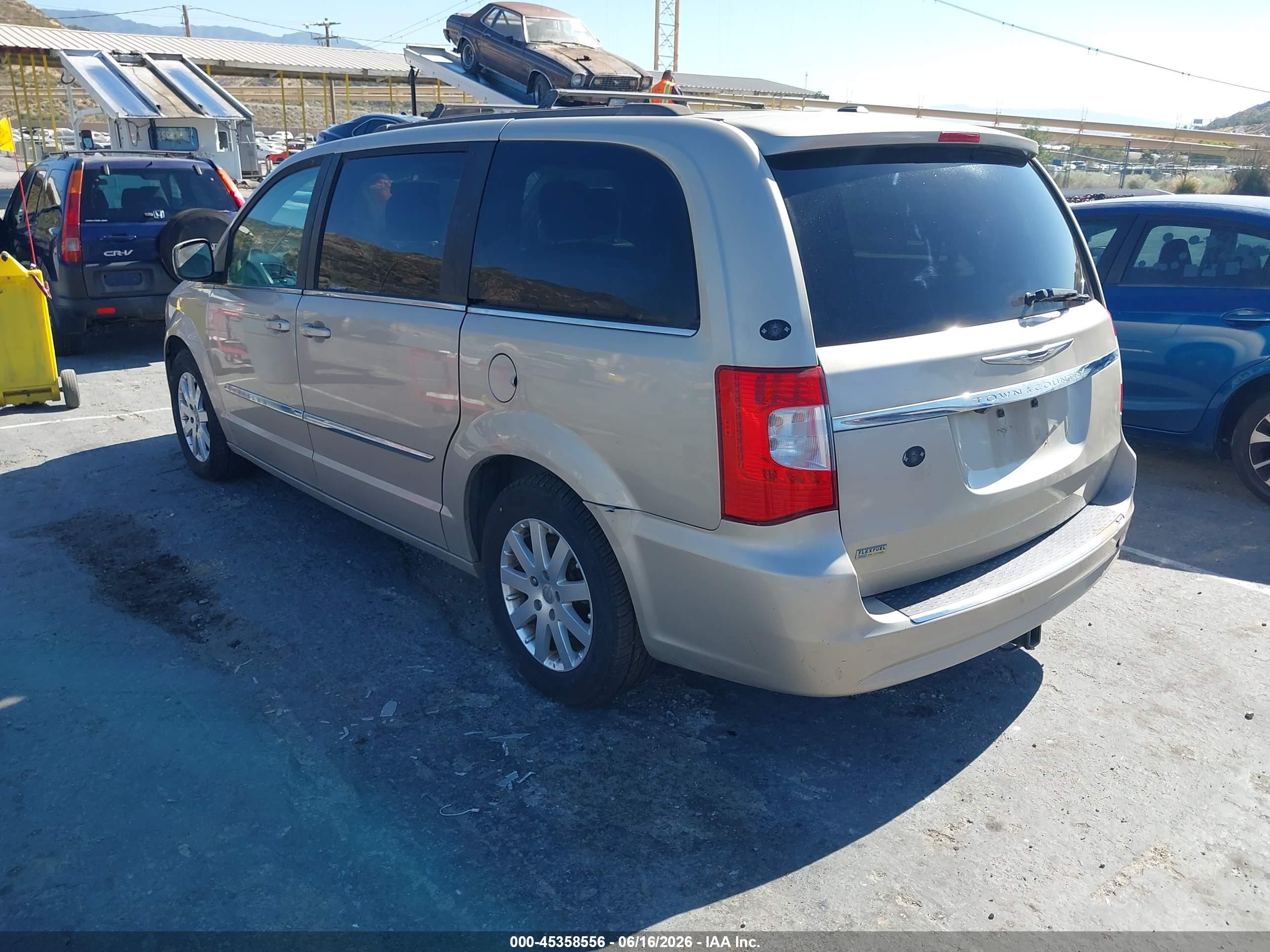 2015 Chrysler Town & Country Touring Beige vin: 2C4RC1BG6FR538098