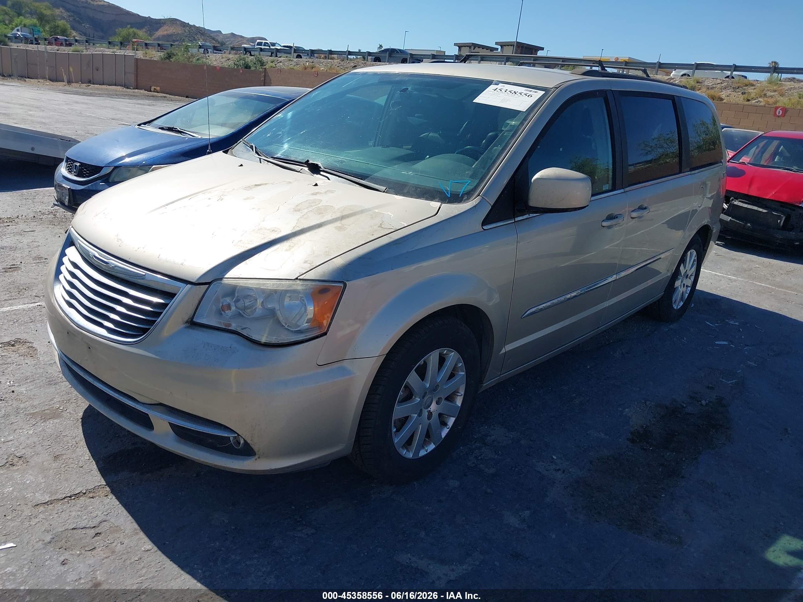 2015 Chrysler Town & Country Touring Beige vin: 2C4RC1BG6FR538098