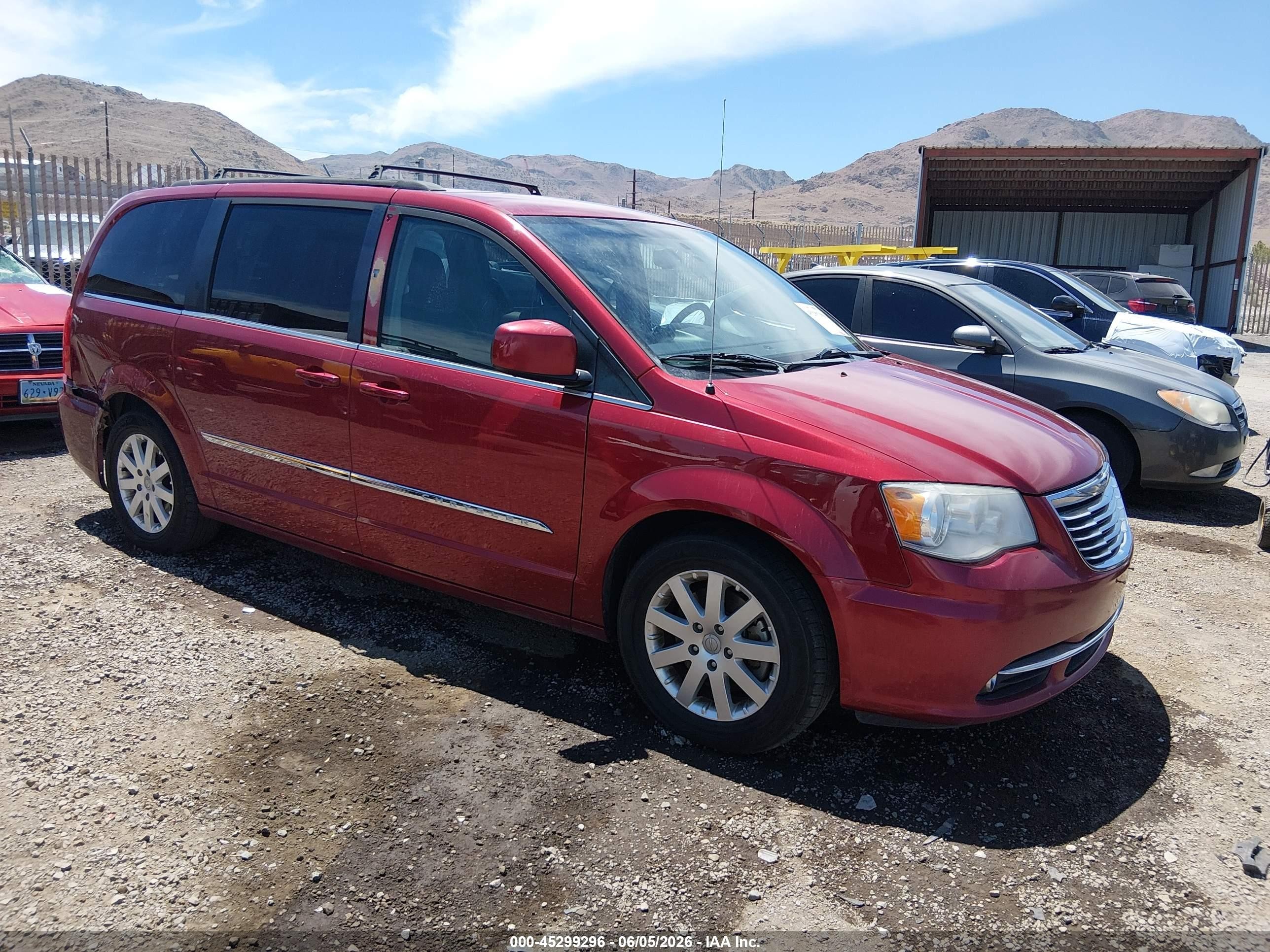 2015 Chrysler Town & Country Touring Red vin: 2C4RC1BG6FR544662